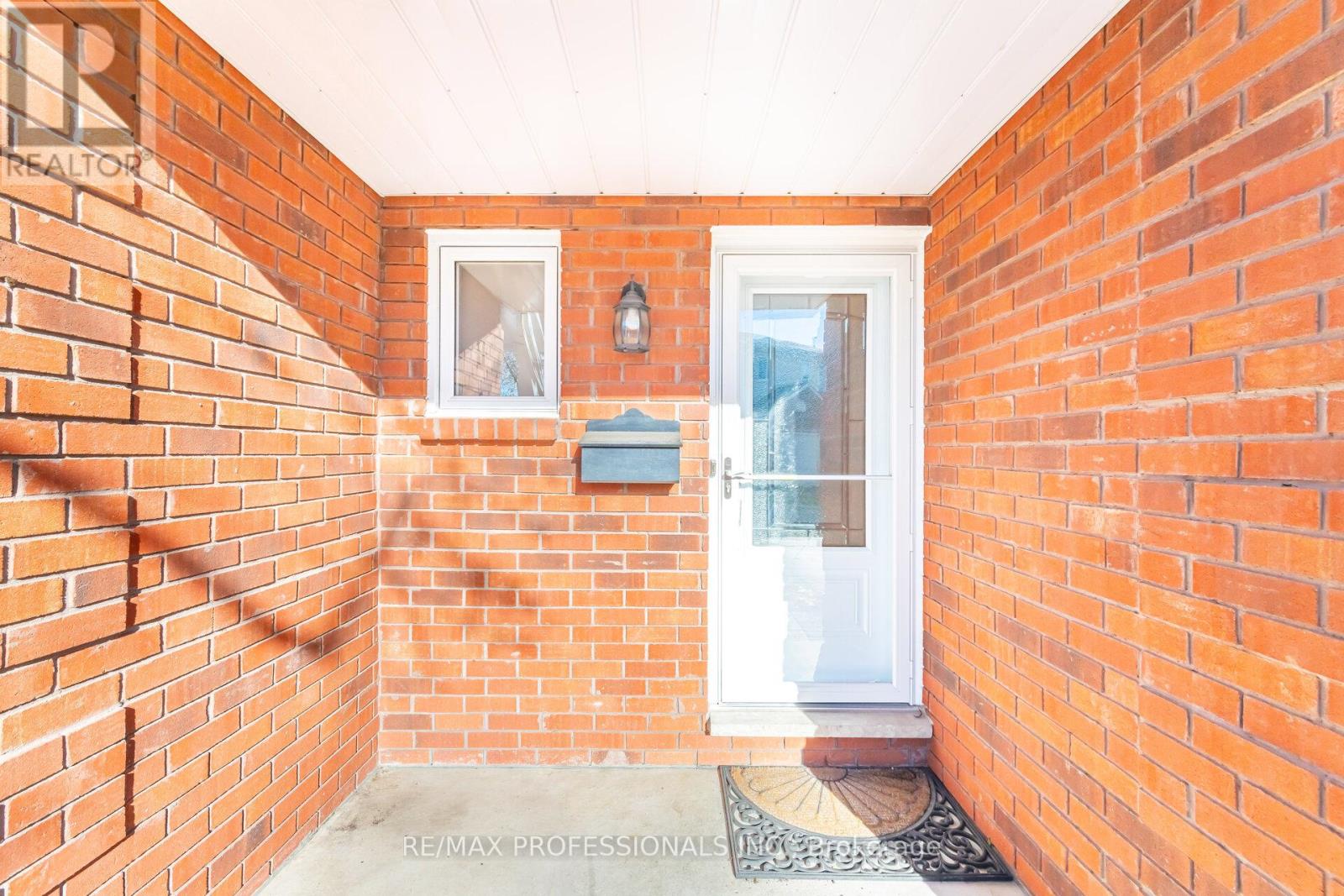 7 - 3115 New Street, Burlington (Roseland), Ontario  L7N 3T4 - Photo 4 - W12587064