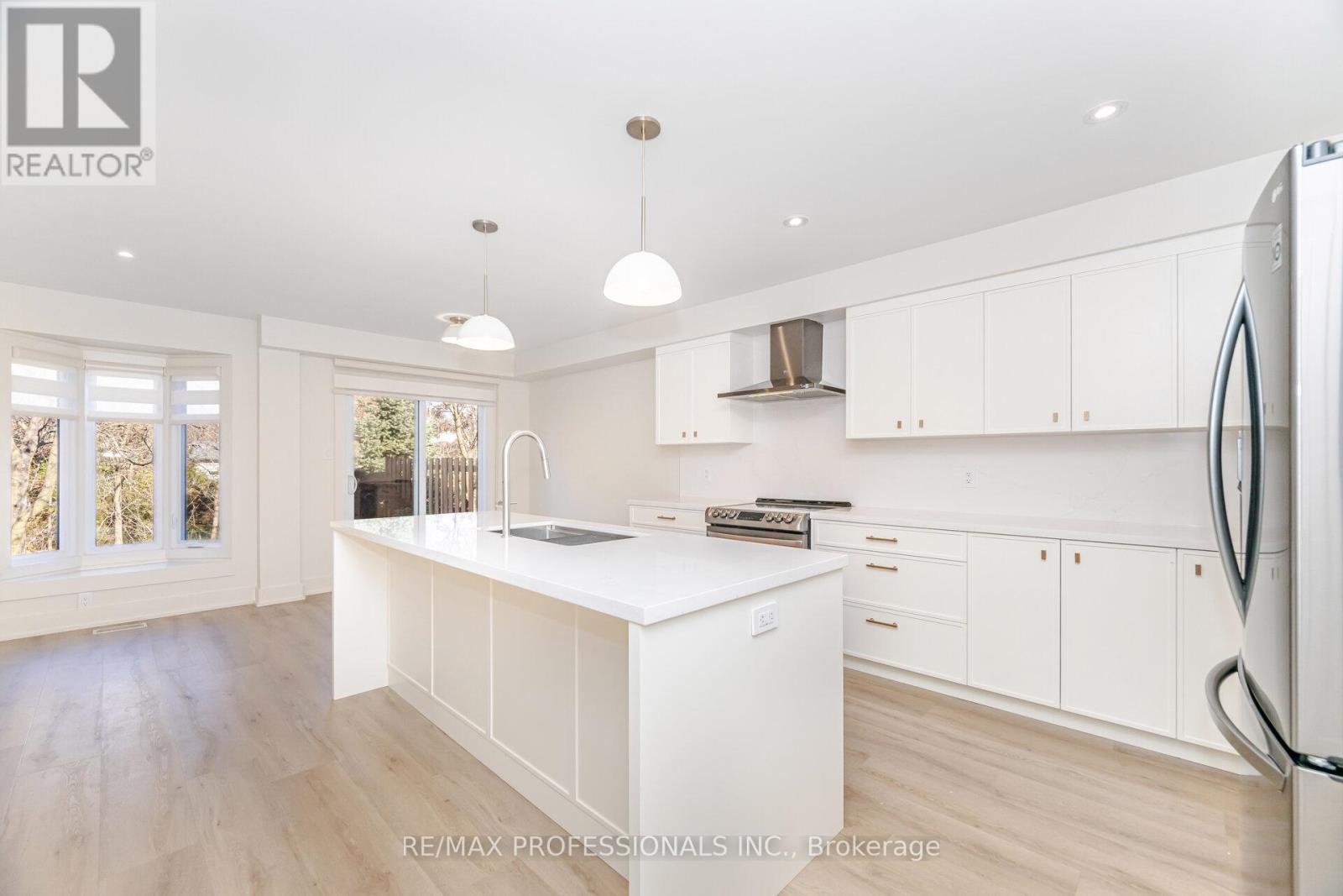 7 - 3115 New Street, Burlington (Roseland), Ontario  L7N 3T4 - Photo 8 - W12587064