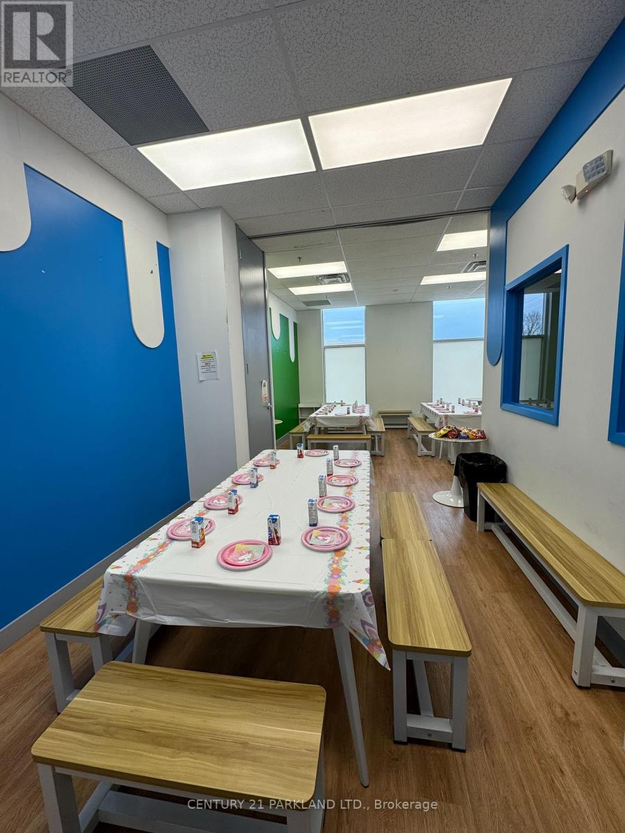 J2 - 43 First Commerce Drive, Aurora, Ontario  L4G 0G2 - Photo 2 - N12601288