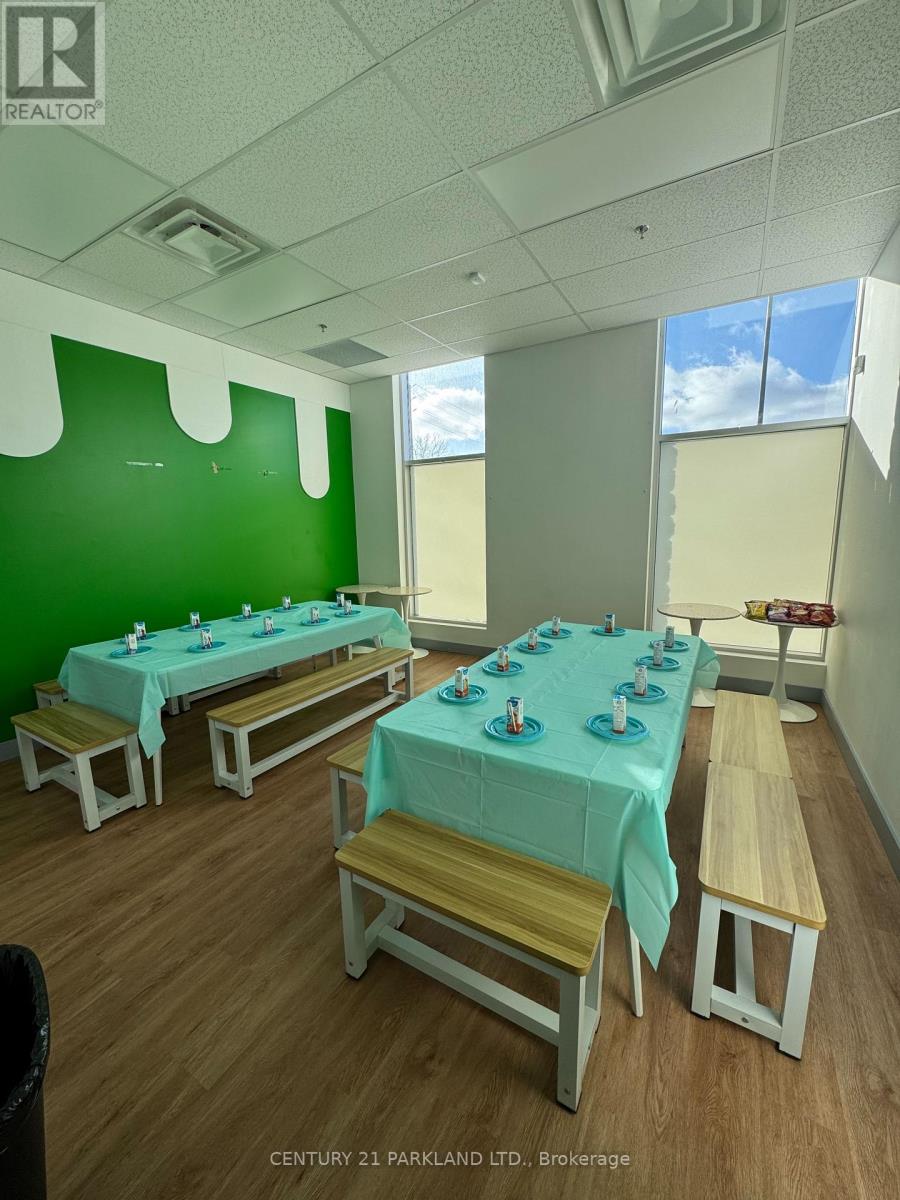 J2 - 43 First Commerce Drive, Aurora, Ontario  L4G 0G2 - Photo 5 - N12601288