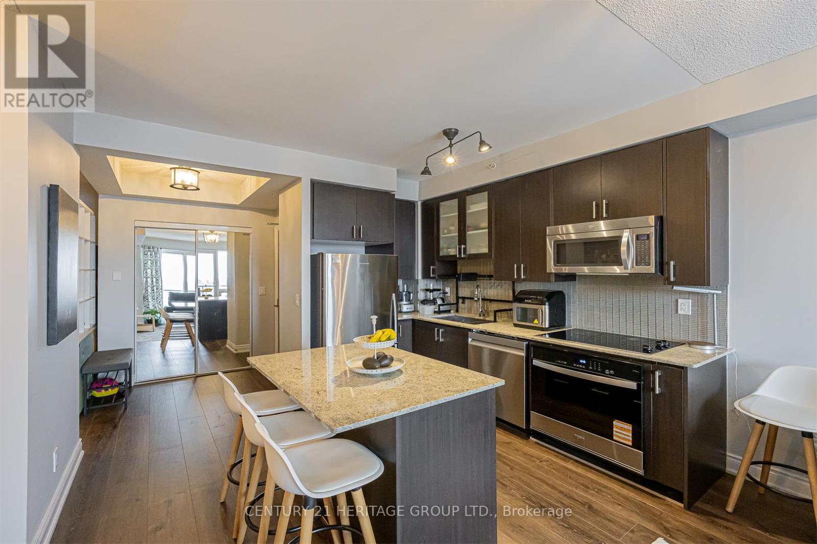 611 - 9090 Yonge Street, Richmond Hill, Ontario  L4C 0Z1 - Photo 2 - N12601338