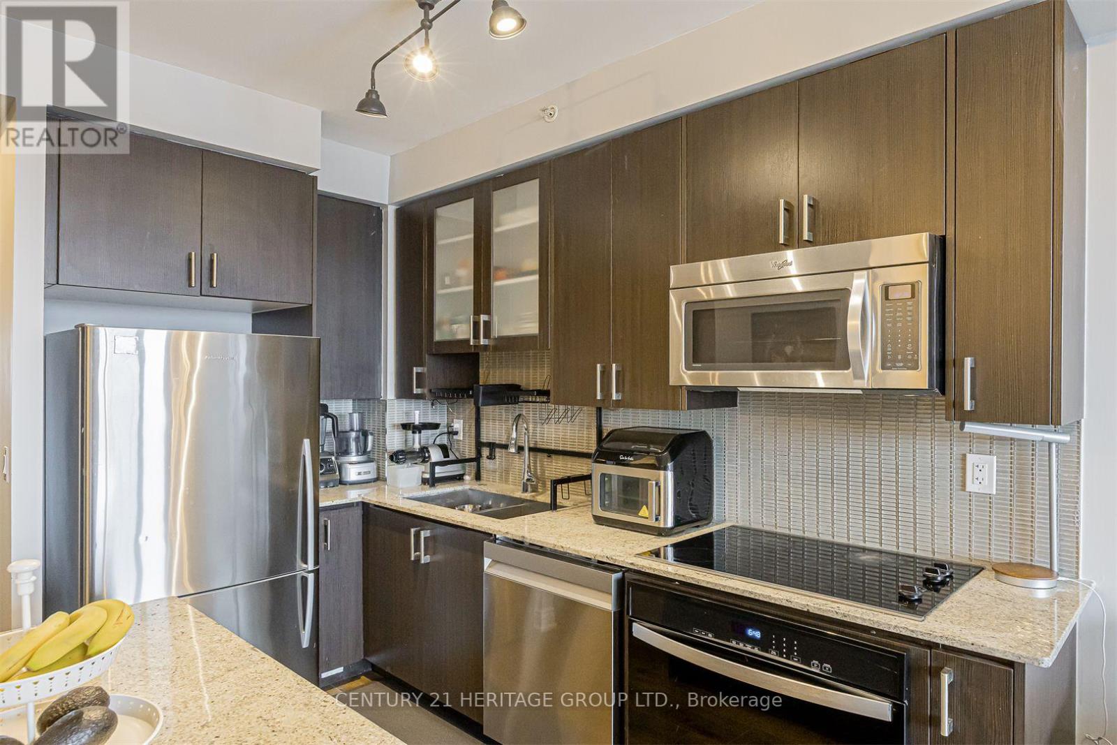 611 - 9090 Yonge Street, Richmond Hill, Ontario  L4C 0Z1 - Photo 3 - N12601338