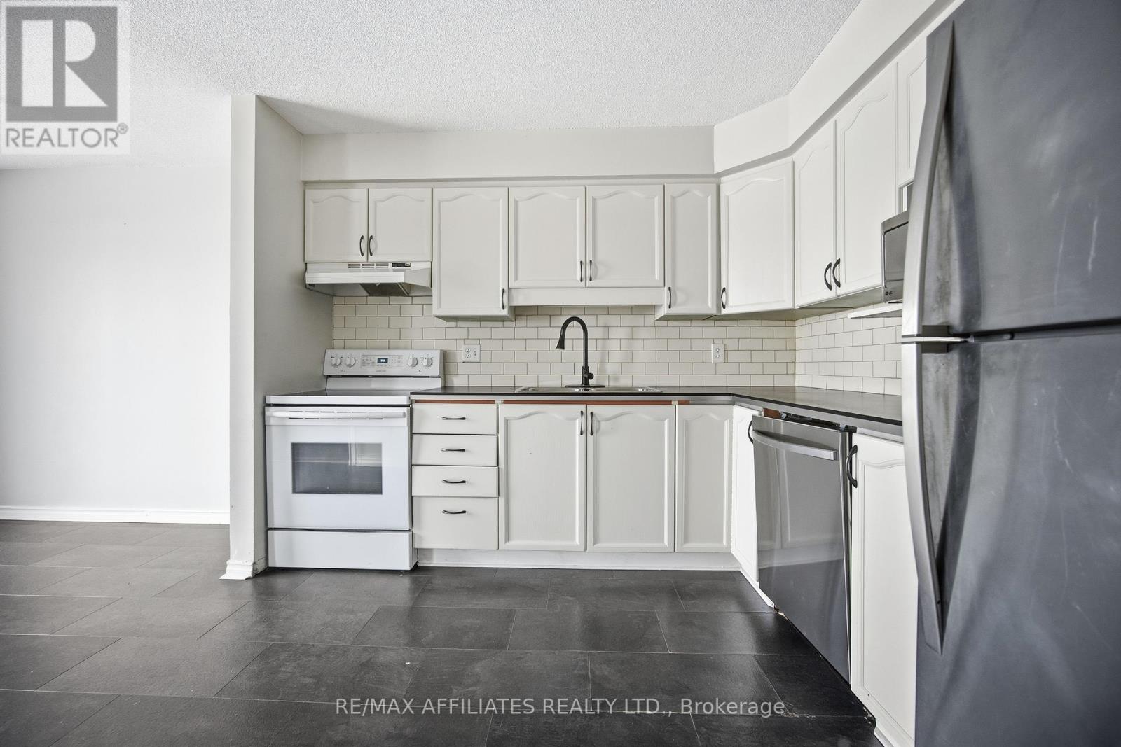 128 Dunham Street, Carleton Place, Ontario K7C 4M8 - Photo 10 - X12485870