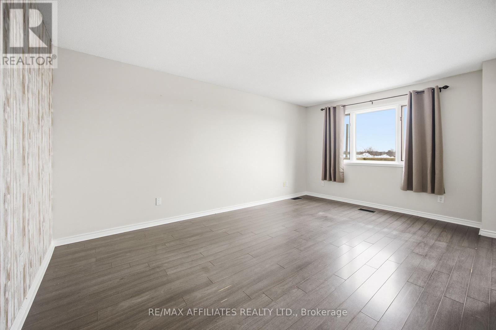 128 Dunham Street, Carleton Place, Ontario K7C 4M8 - Photo 3 - X12485870