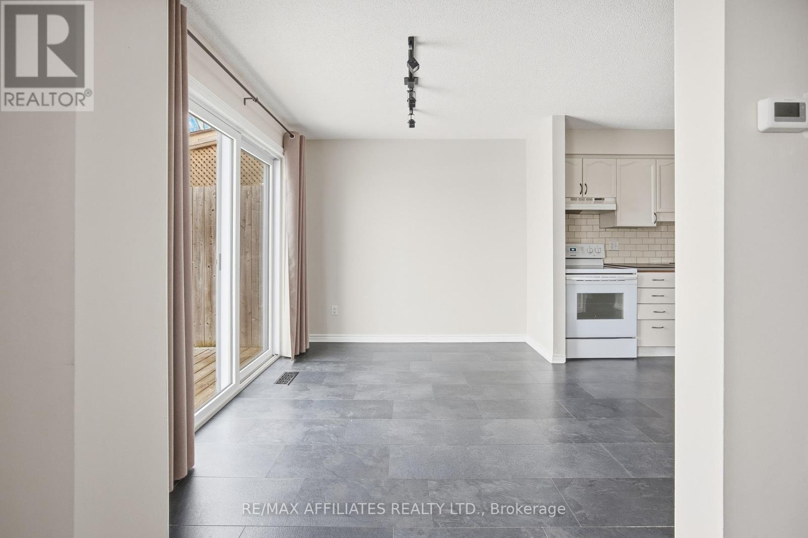 128 Dunham Street, Carleton Place, Ontario K7C 4M8 - Photo 7 - X12485870