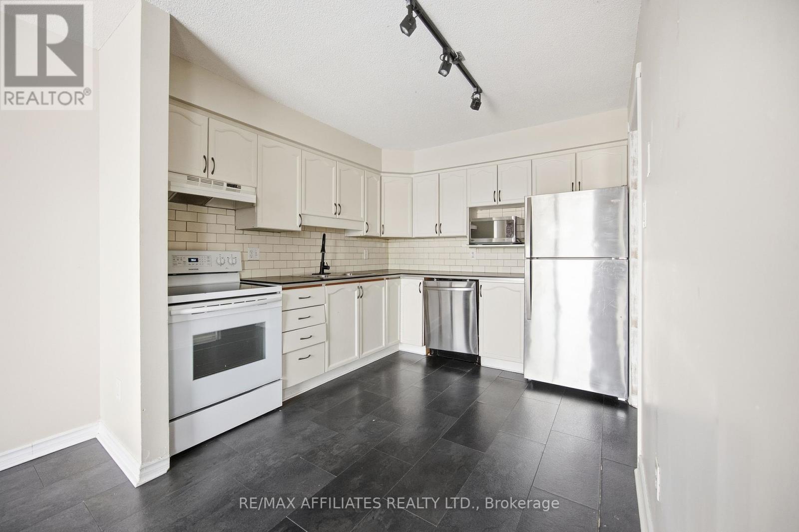 128 Dunham Street, Carleton Place, Ontario K7C 4M8 - Photo 8 - X12485870