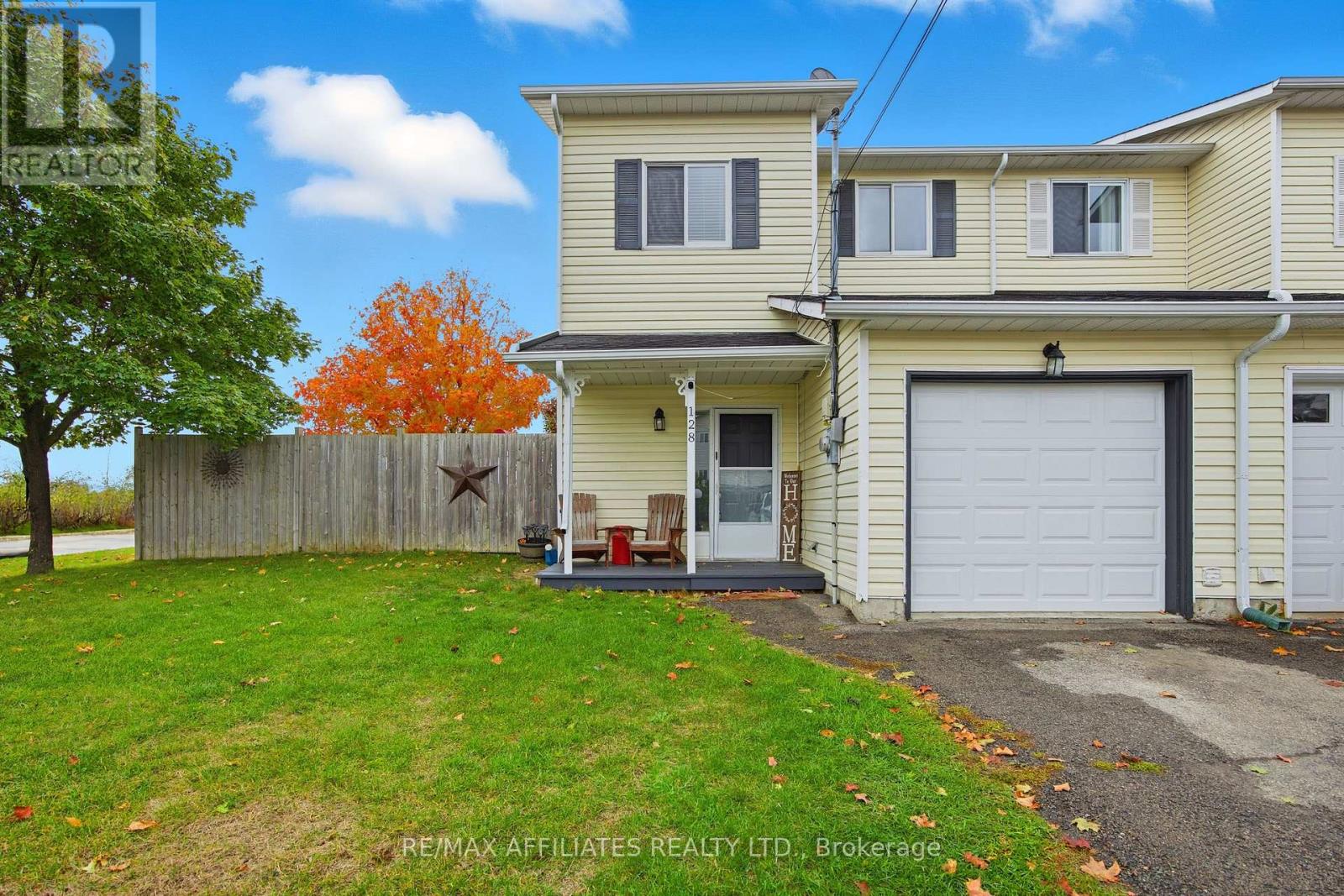 128 Dunham Street, Carleton Place, Ontario K7C 4M8 - Photo 2 - X12485870