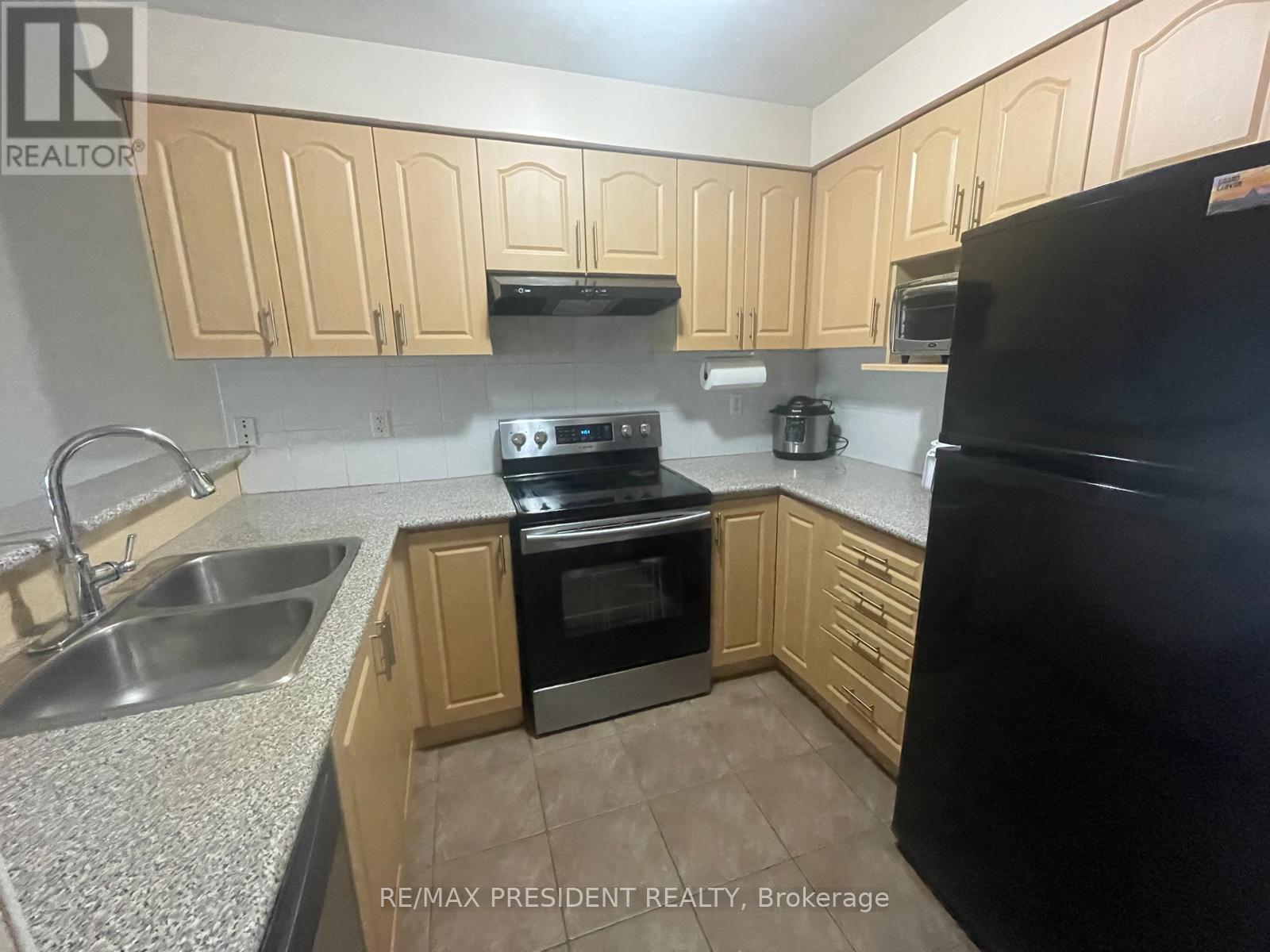 107 Rockgarden Trail, Brampton, Ontario L6R 3N2 - Photo 10 - W12601150