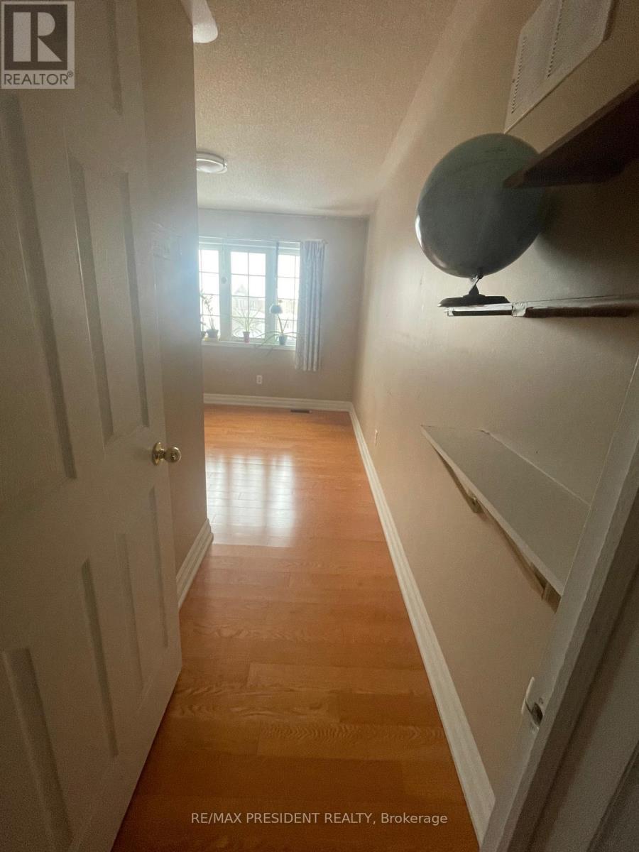 107 Rockgarden Trail, Brampton, Ontario L6R 3N2 - Photo 13 - W12601150