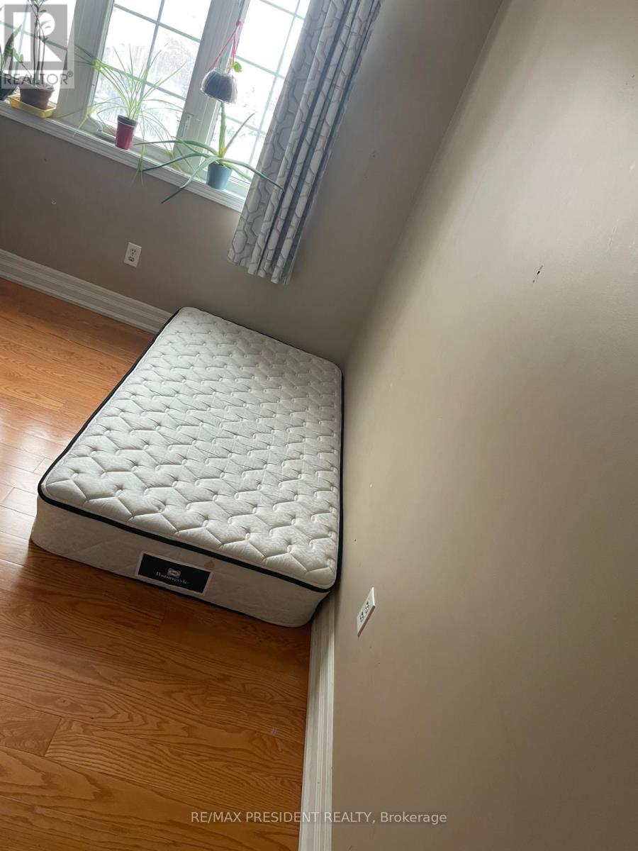 107 Rockgarden Trail, Brampton, Ontario L6R 3N2 - Photo 17 - W12601150