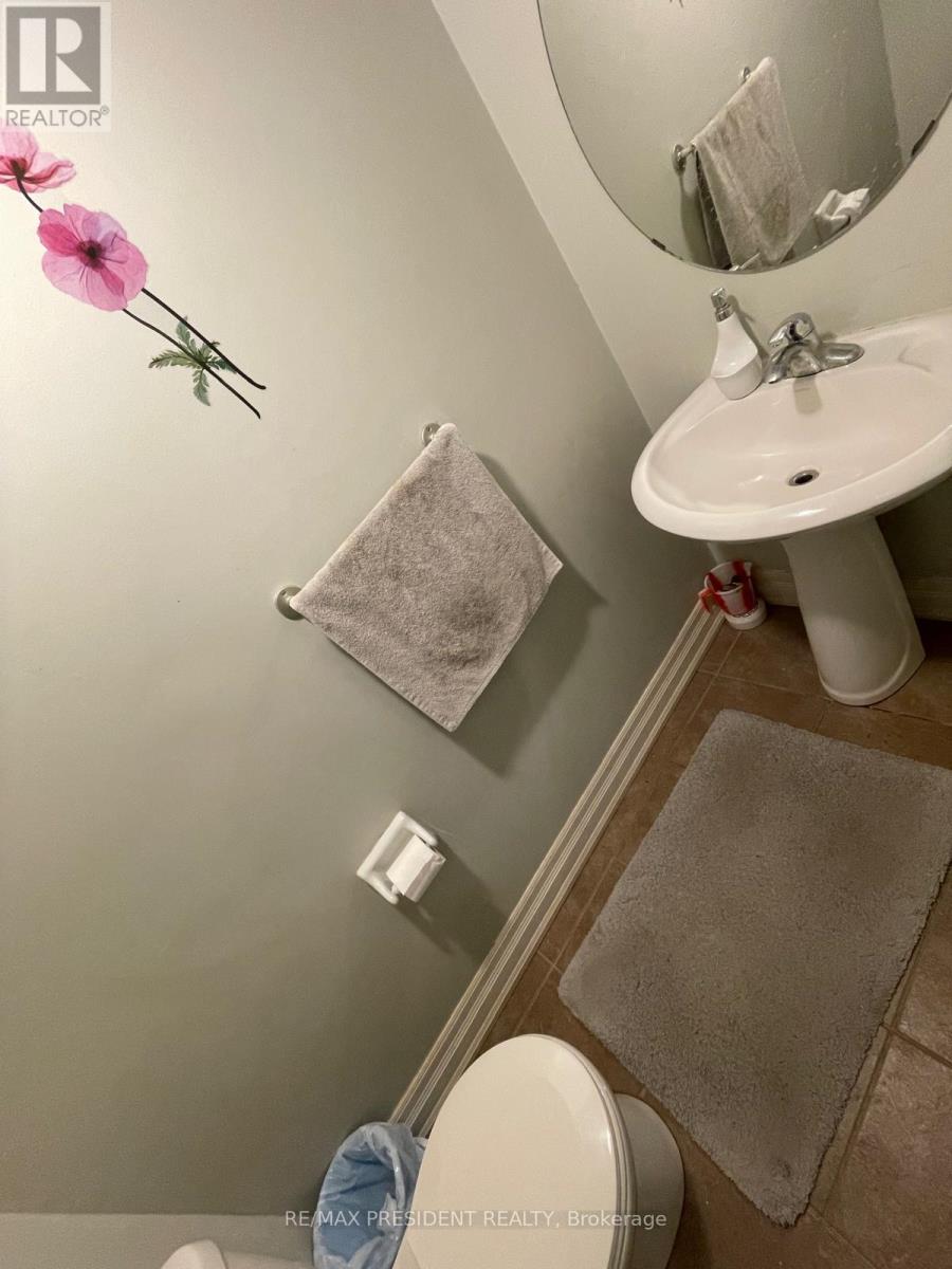 107 Rockgarden Trail, Brampton, Ontario L6R 3N2 - Photo 32 - W12601150