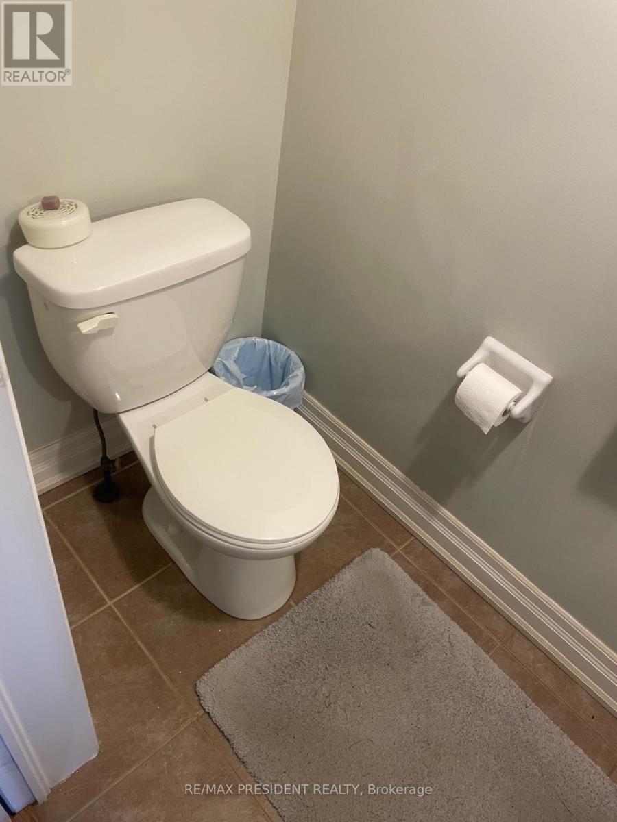 107 Rockgarden Trail, Brampton, Ontario L6R 3N2 - Photo 33 - W12601150