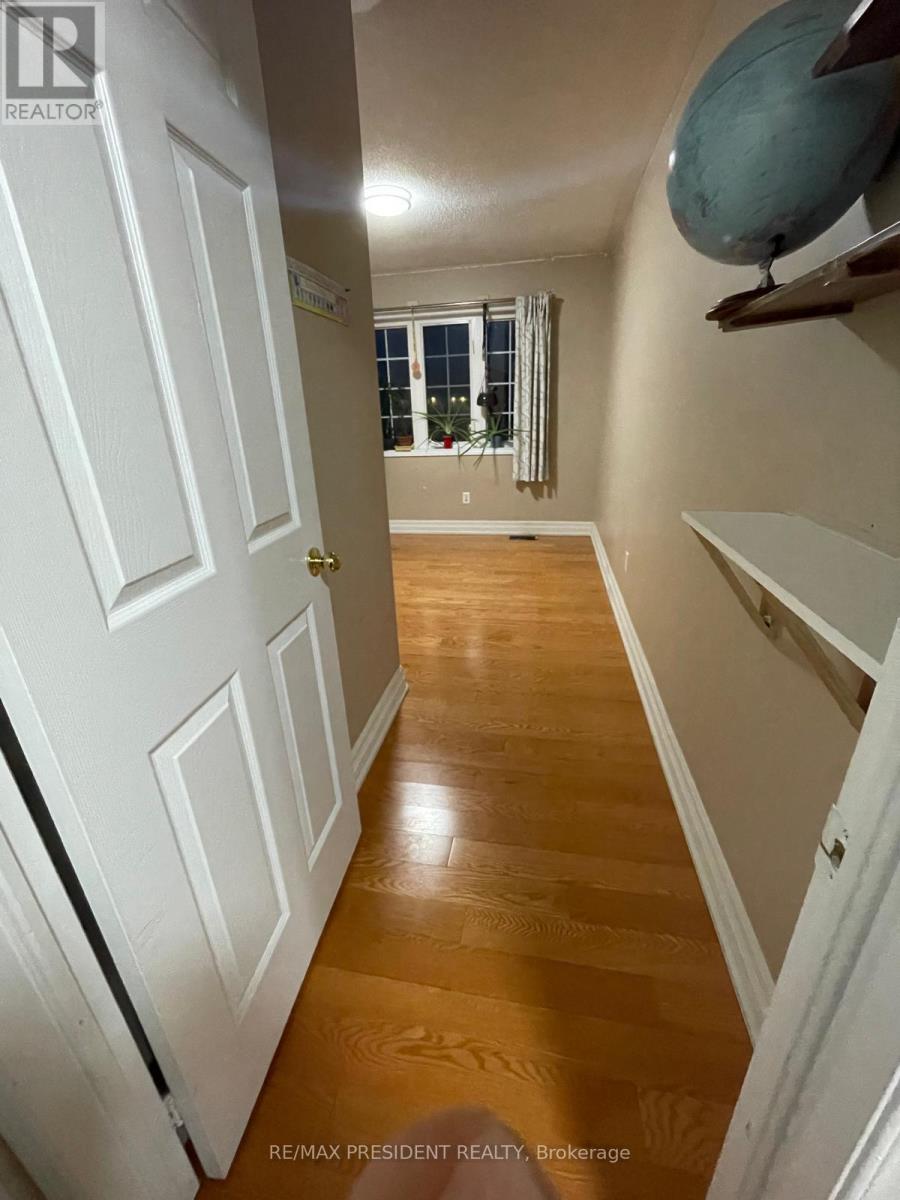 107 Rockgarden Trail, Brampton, Ontario L6R 3N2 - Photo 4 - W12601150