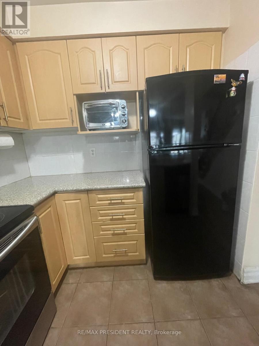 107 Rockgarden Trail, Brampton, Ontario L6R 3N2 - Photo 8 - W12601150