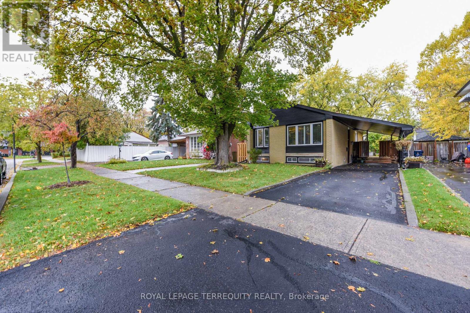 20 Hallow Crescent, Toronto, Ontario M9W 2V9 - Photo 10 - W12601164