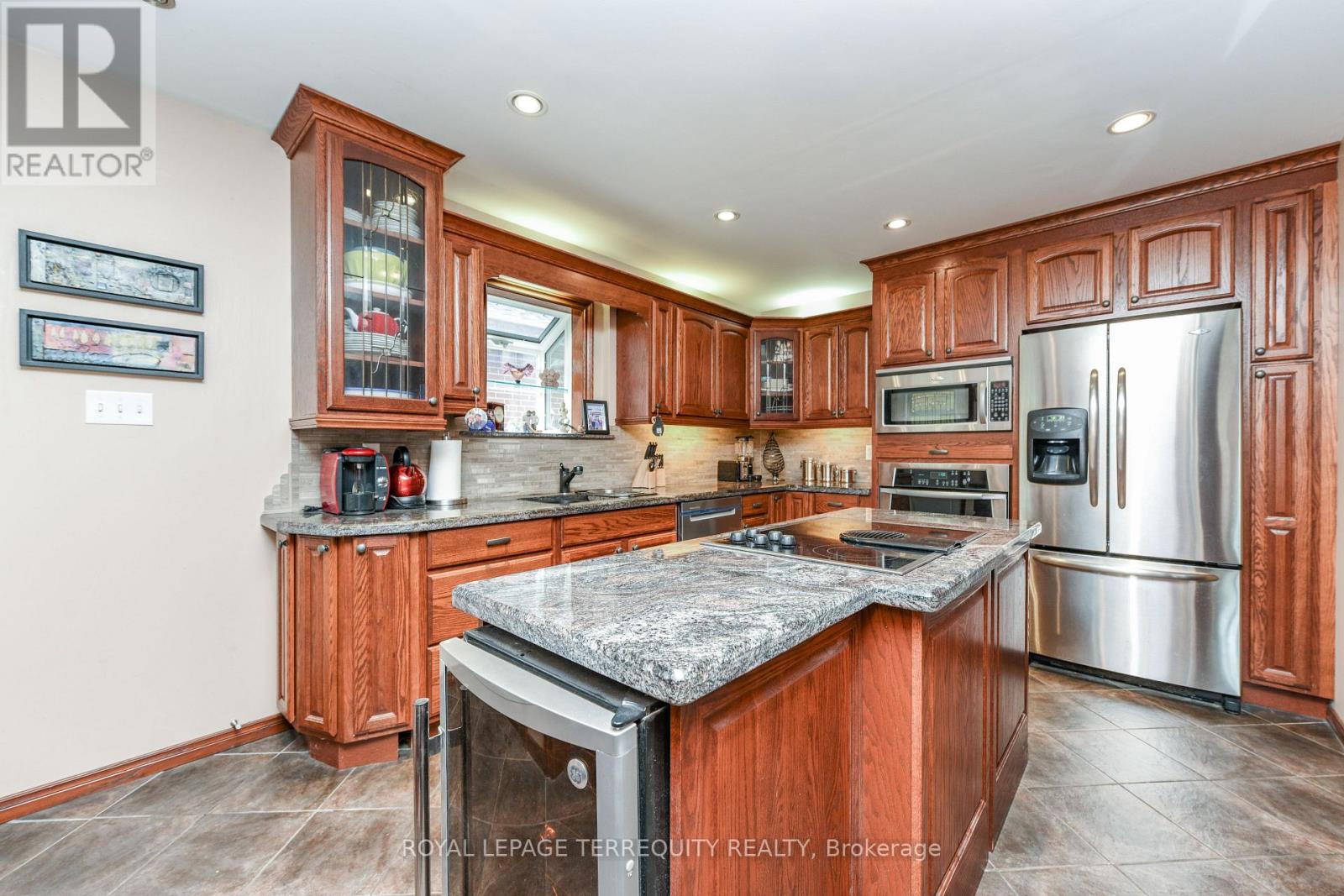 20 Hallow Crescent, Toronto, Ontario M9W 2V9 - Photo 42 - W12601164