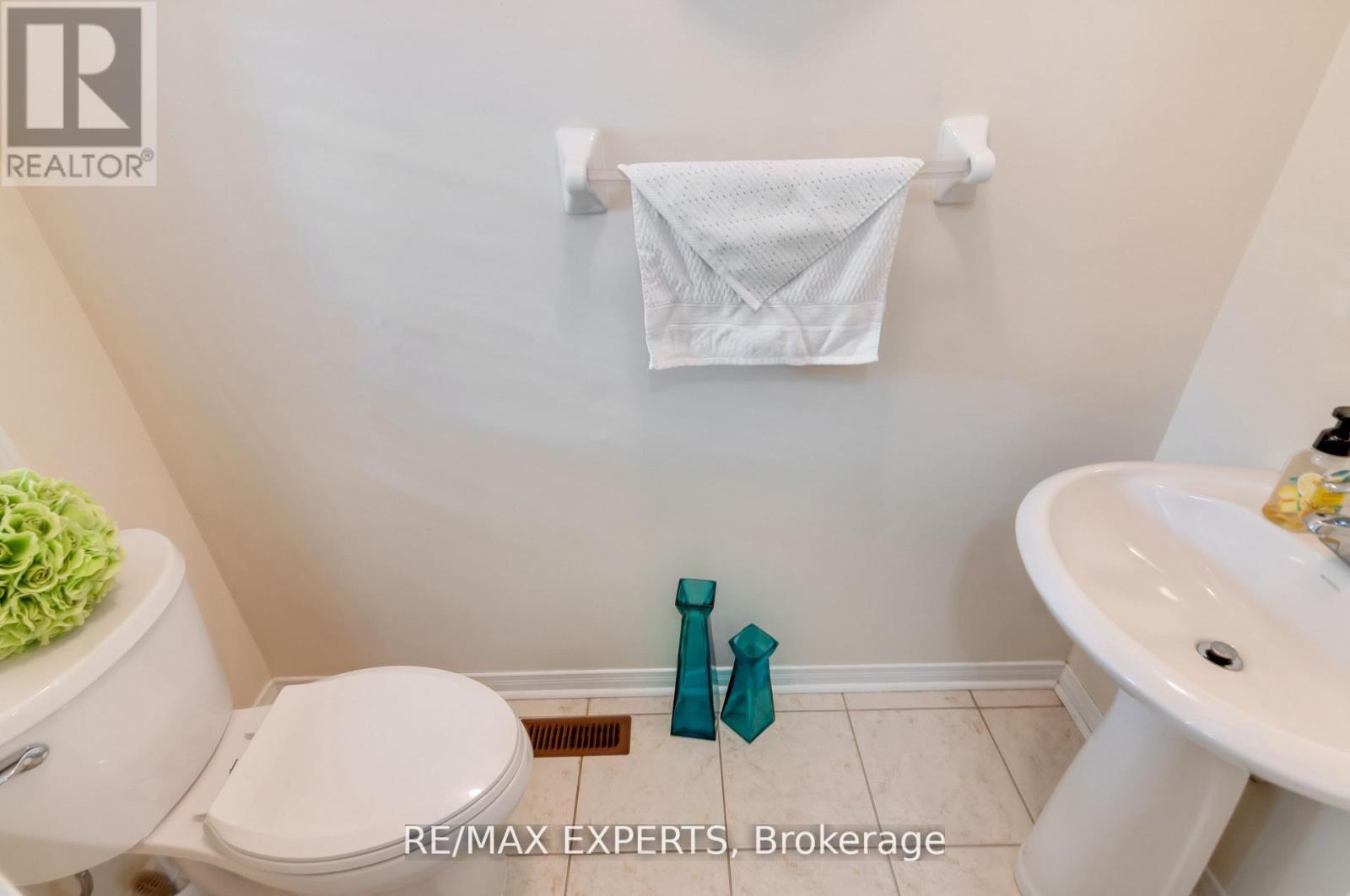 76 Eagle Trace Drive, Brampton, Ontario L6R 0M4 - Photo 18 - W12601192