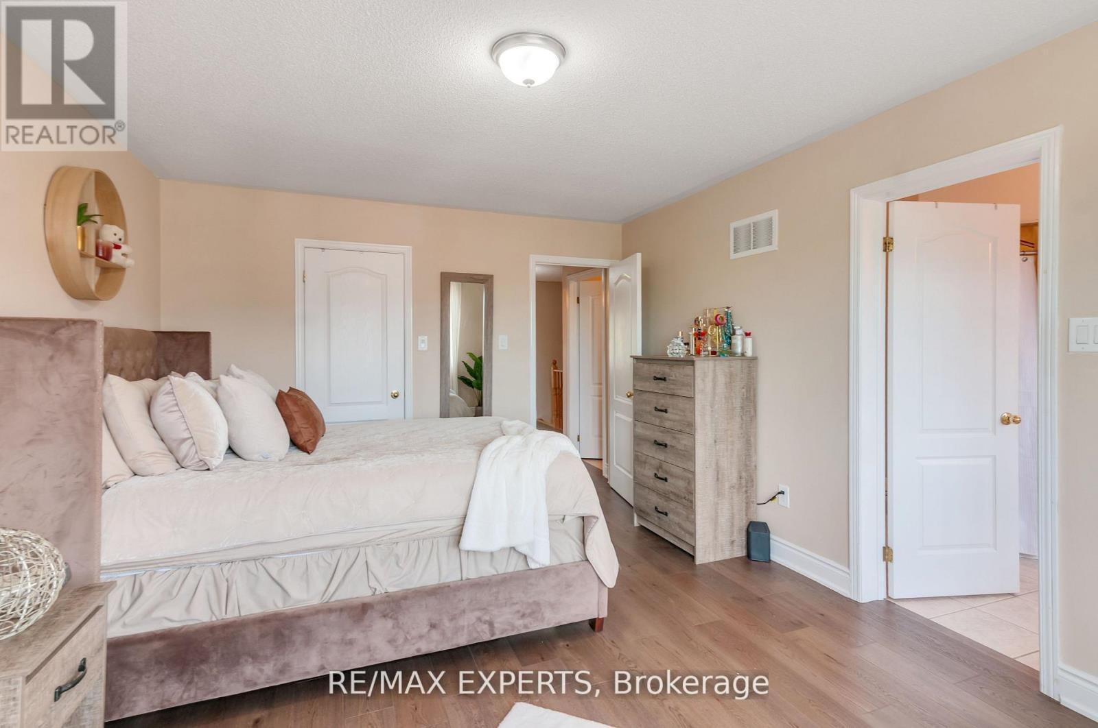 76 Eagle Trace Drive, Brampton, Ontario L6R 0M4 - Photo 23 - W12601192