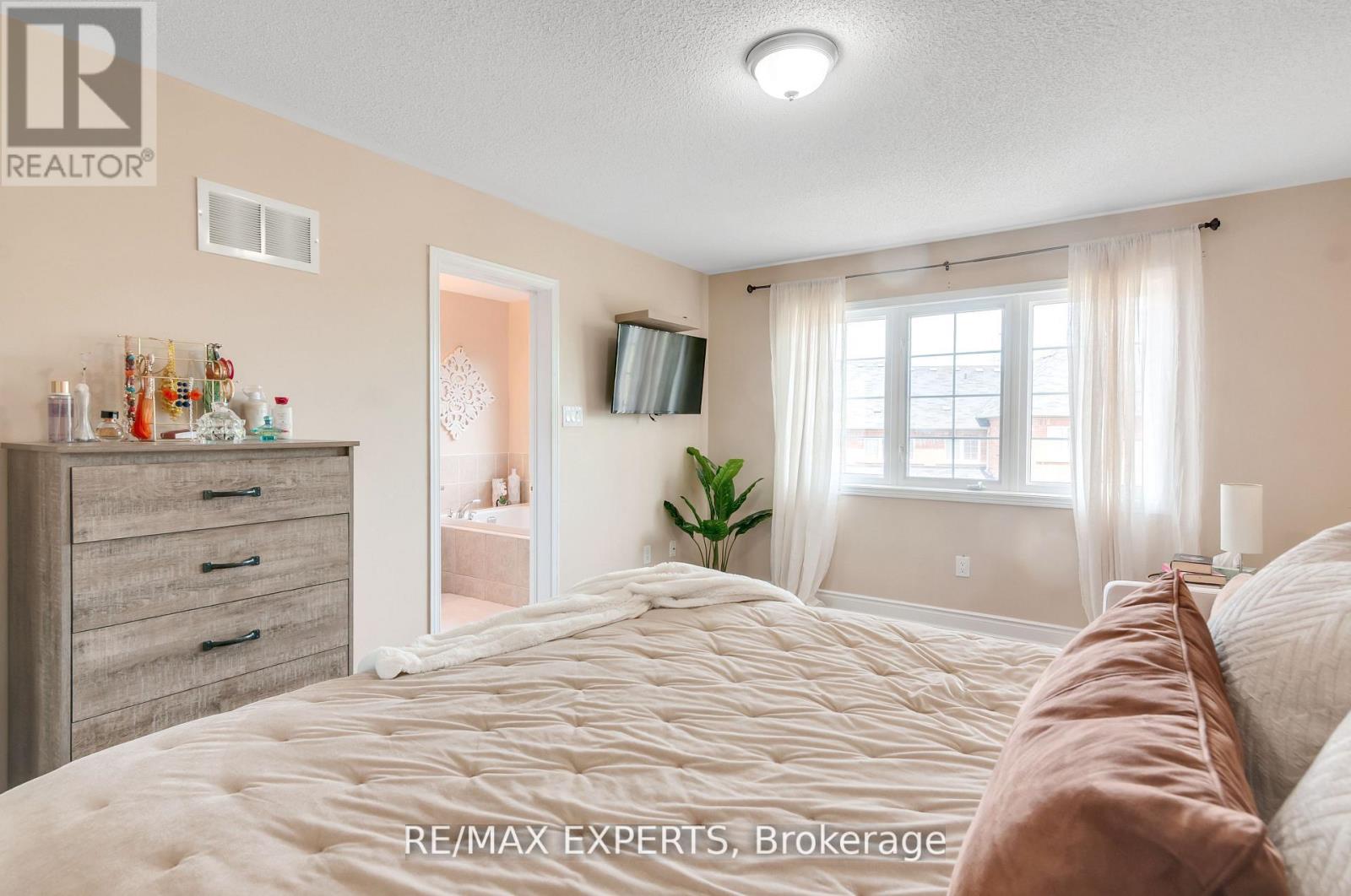 76 Eagle Trace Drive, Brampton, Ontario L6R 0M4 - Photo 24 - W12601192