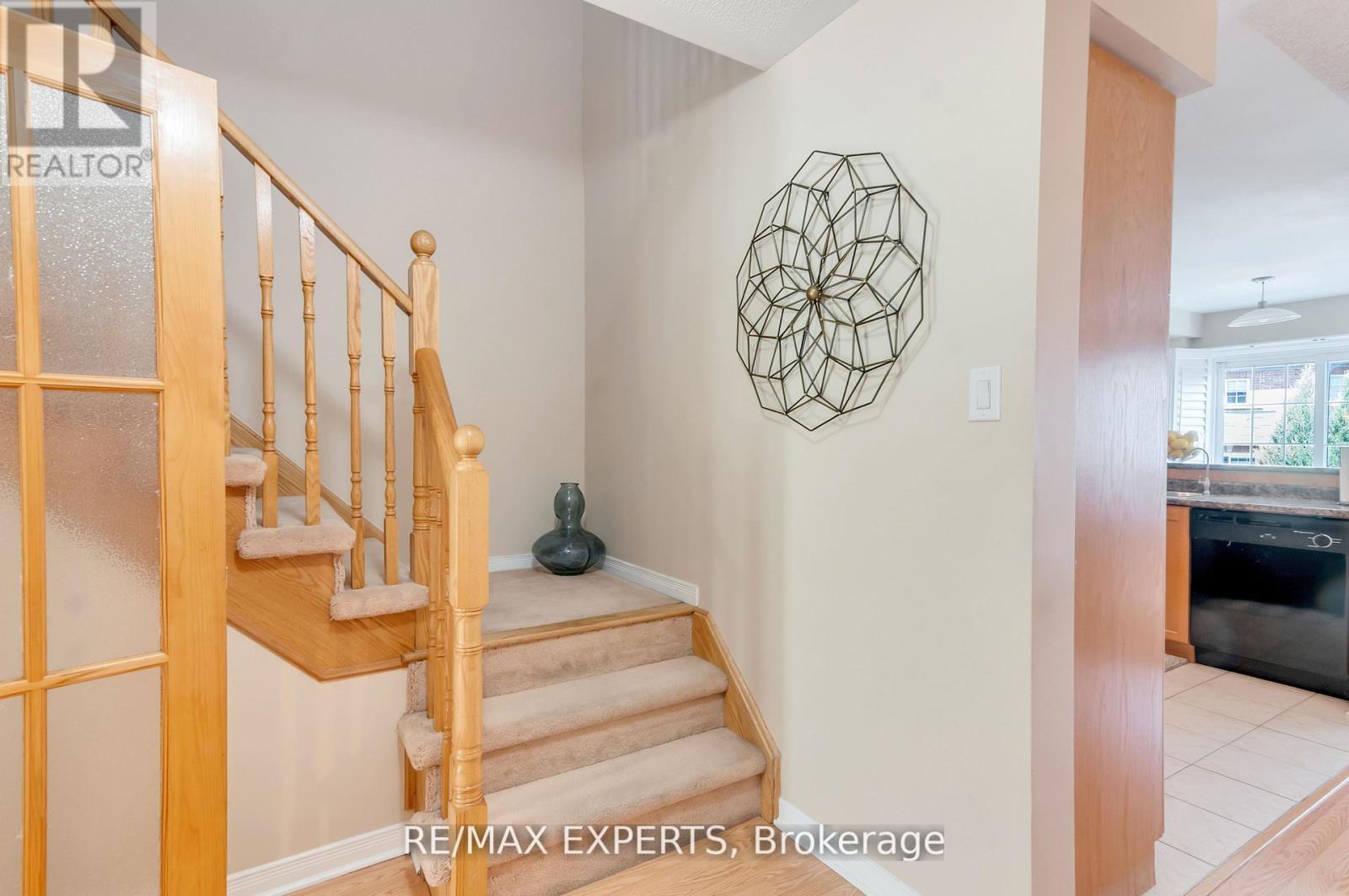 76 Eagle Trace Drive, Brampton, Ontario L6R 0M4 - Photo 5 - W12601192