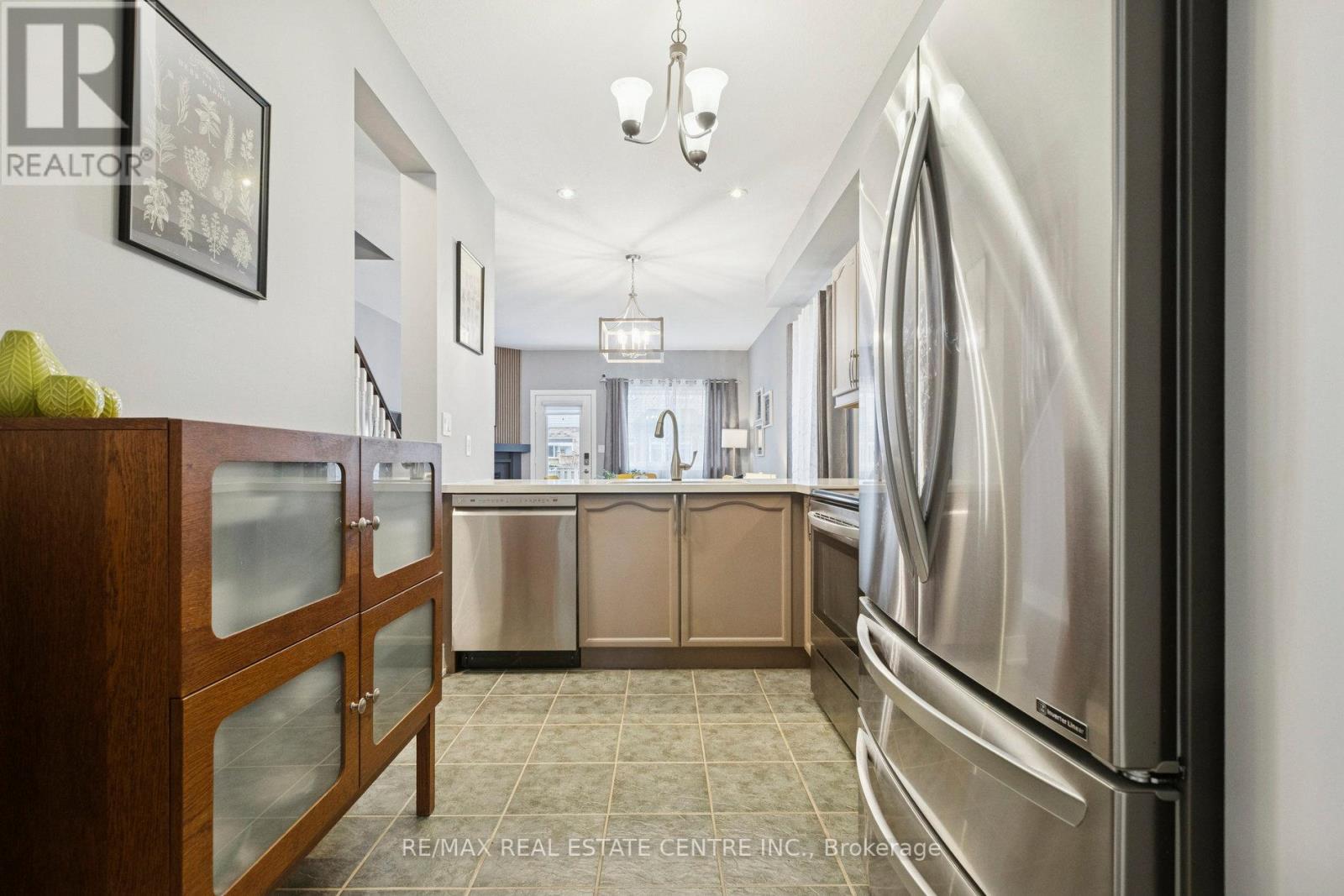 1427 Treeland Street, Burlington, Ontario  L7R 5B4 - Photo 10 - W12601208