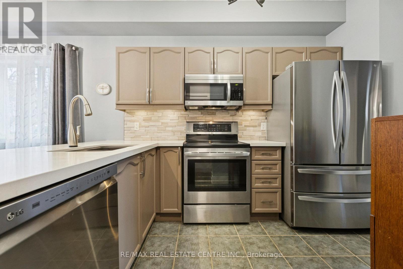 1427 Treeland Street, Burlington, Ontario  L7R 5B4 - Photo 11 - W12601208