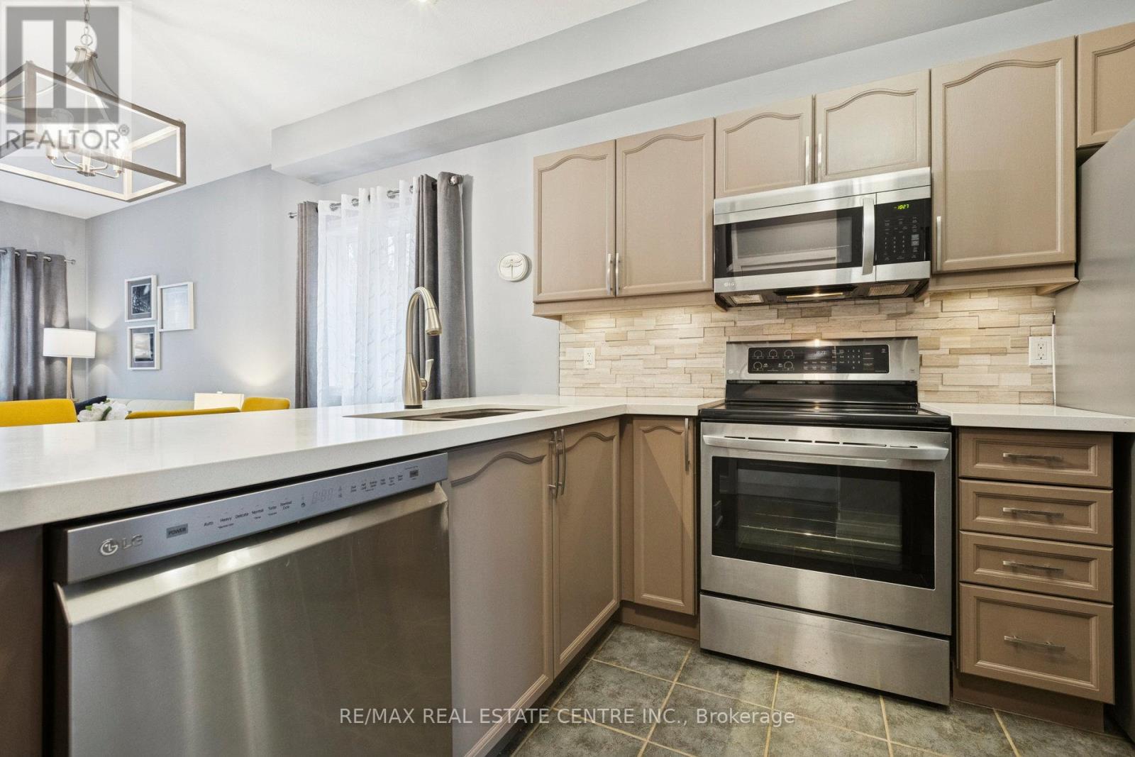 1427 Treeland Street, Burlington, Ontario  L7R 5B4 - Photo 12 - W12601208