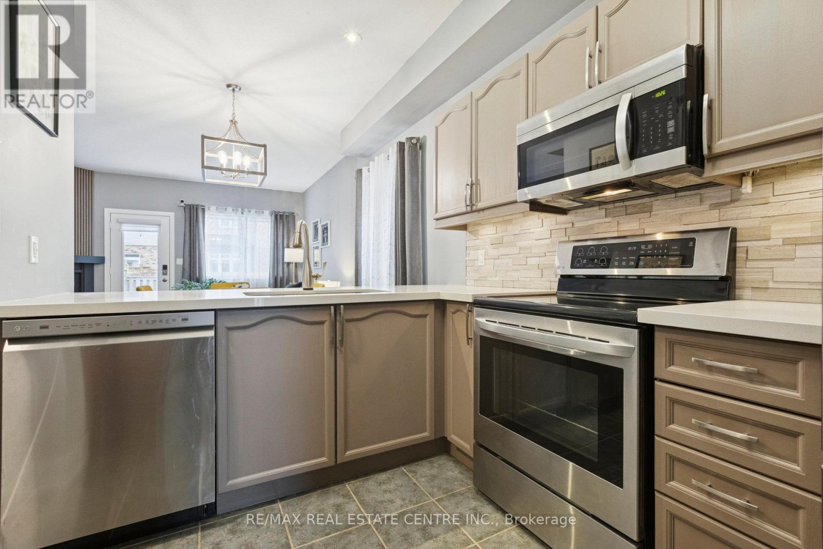 1427 Treeland Street, Burlington, Ontario  L7R 5B4 - Photo 13 - W12601208