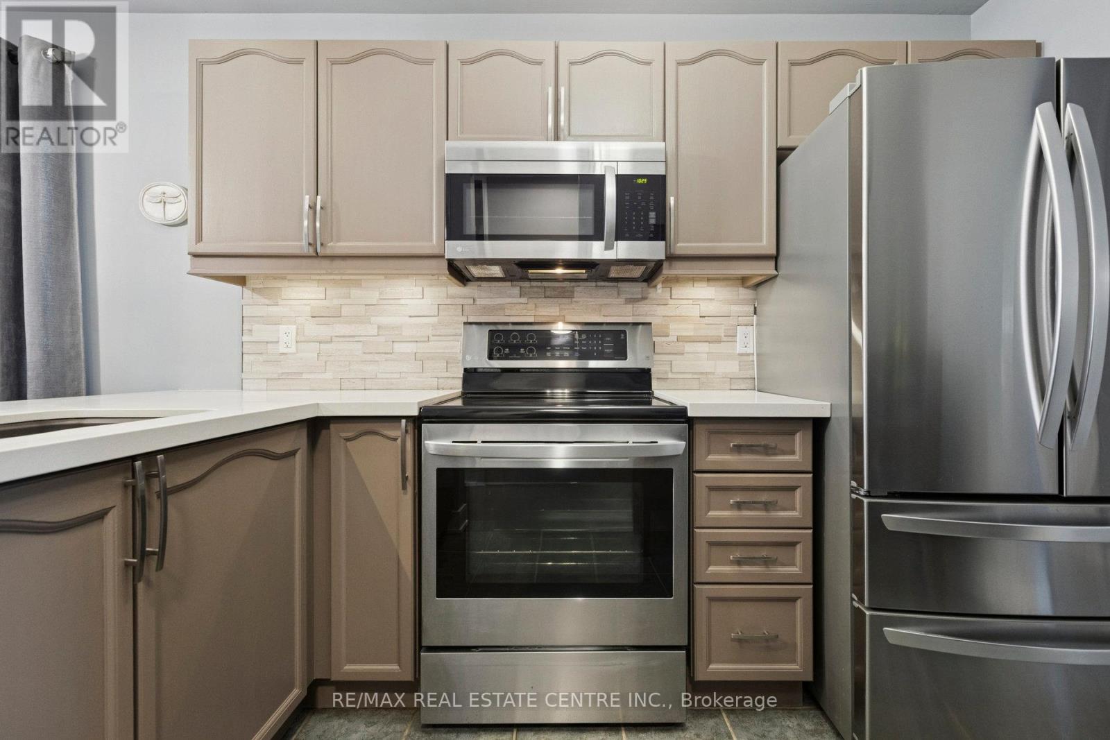 1427 Treeland Street, Burlington, Ontario  L7R 5B4 - Photo 14 - W12601208