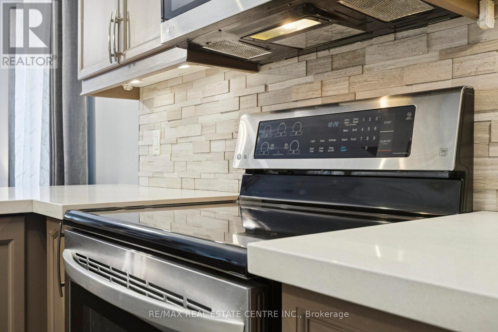 1427 Treeland Street, Burlington, Ontario  L7R 5B4 - Photo 15 - W12601208