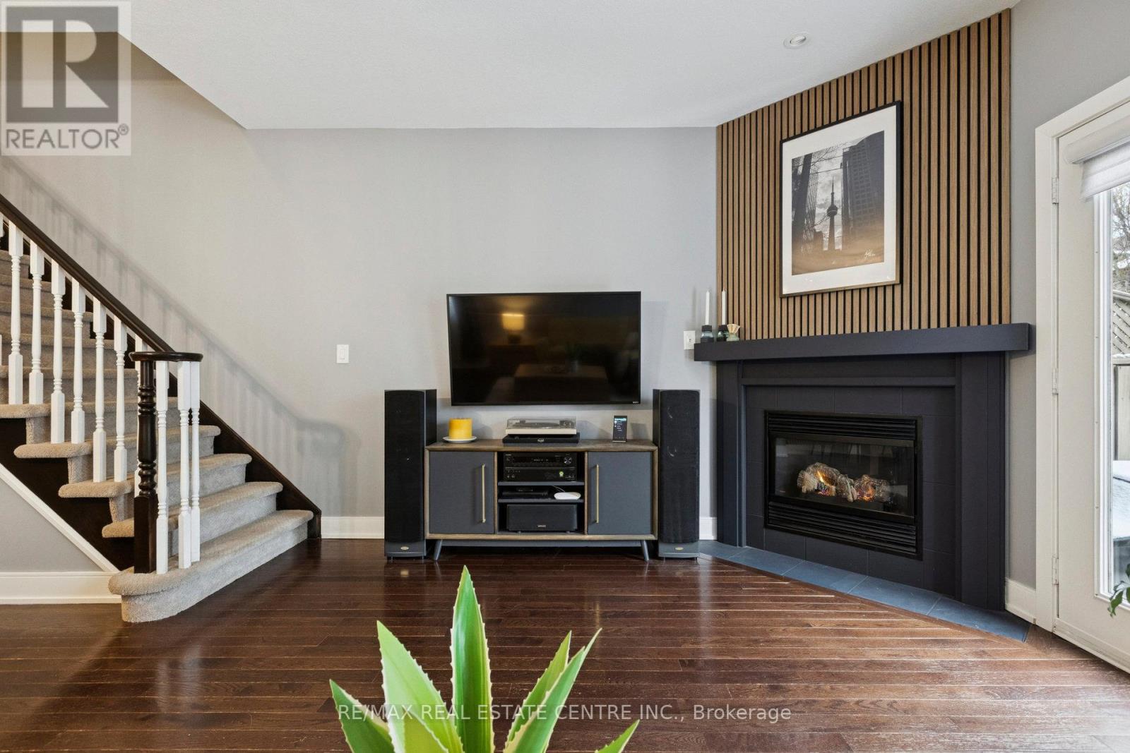 1427 Treeland Street, Burlington, Ontario  L7R 5B4 - Photo 23 - W12601208