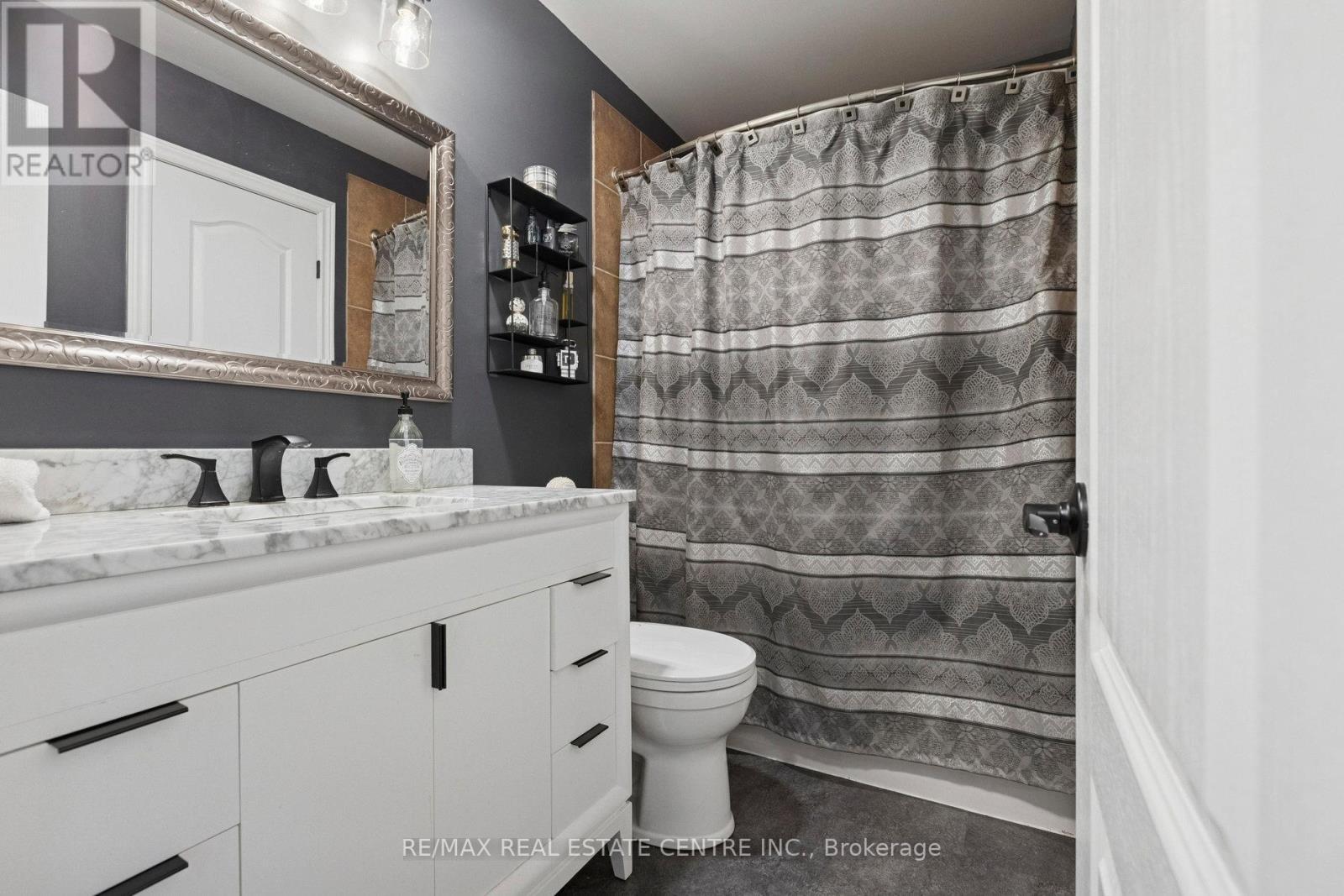 1427 Treeland Street, Burlington, Ontario  L7R 5B4 - Photo 37 - W12601208