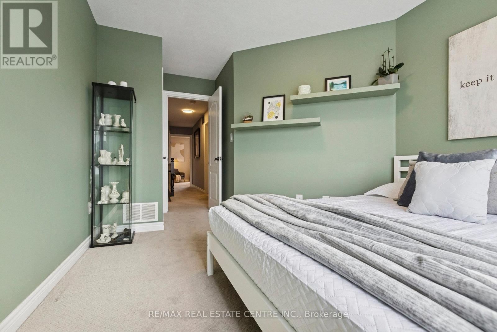 1427 Treeland Street, Burlington, Ontario  L7R 5B4 - Photo 38 - W12601208