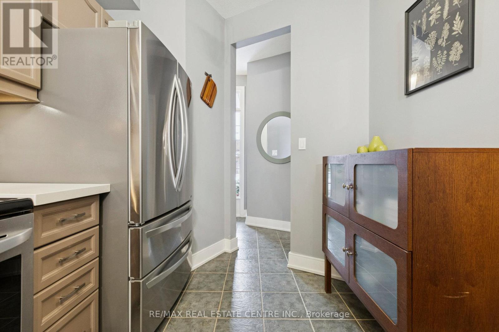 1427 Treeland Street, Burlington, Ontario  L7R 5B4 - Photo 7 - W12601208