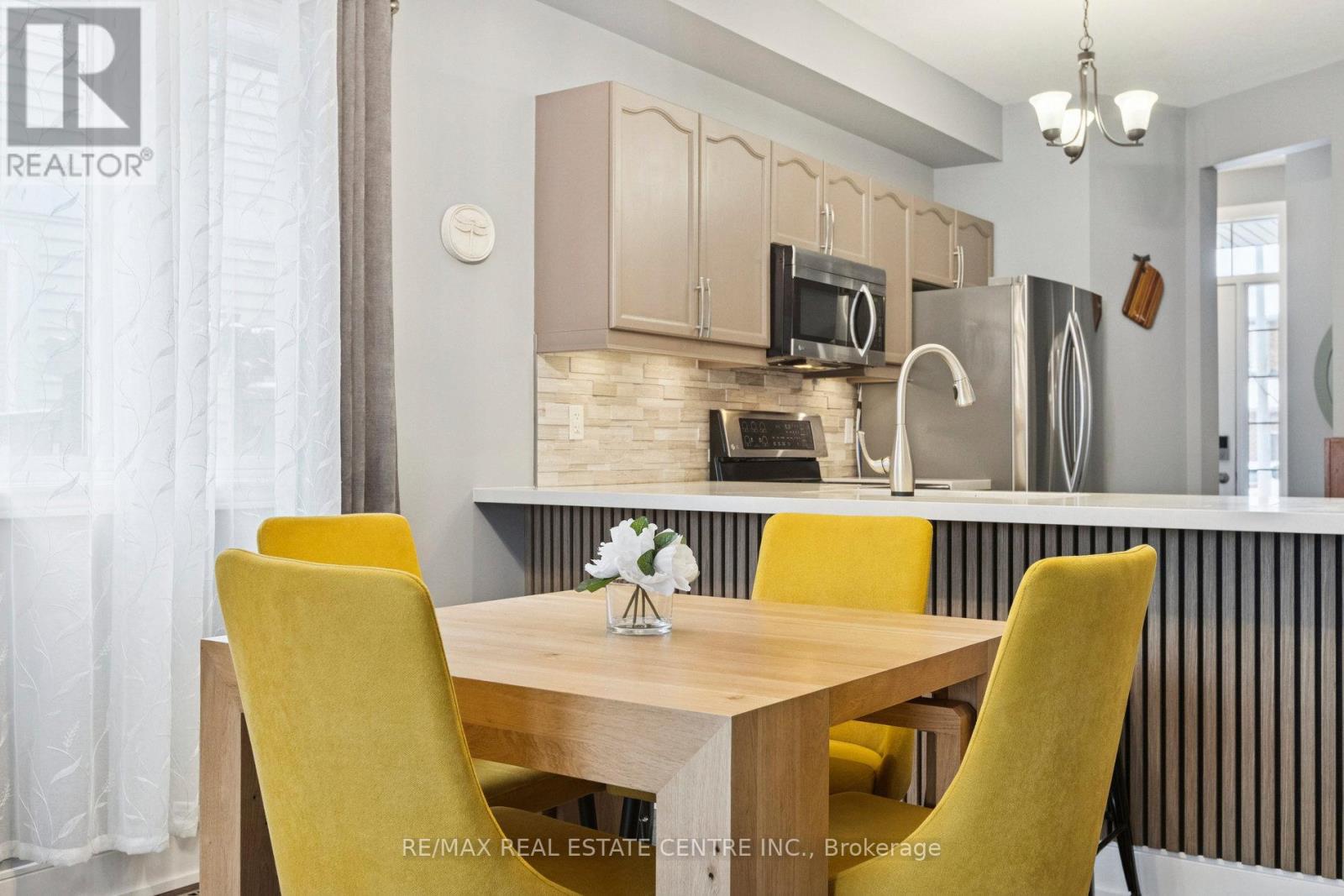 1427 Treeland Street, Burlington, Ontario  L7R 5B4 - Photo 9 - W12601208