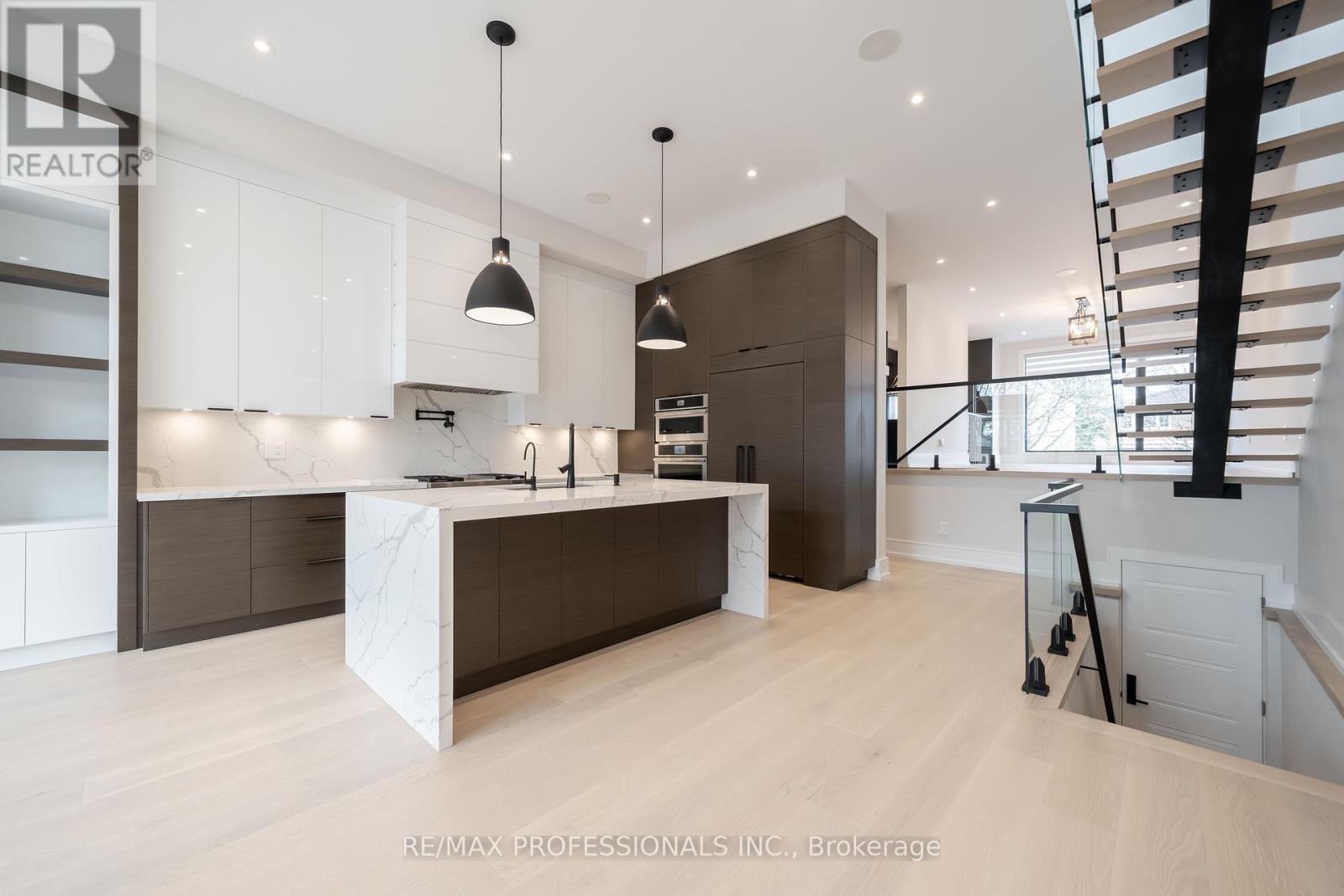 214 Aldercrest Road, Toronto, Ontario M8W 4J4 - Photo 13 - W12601244