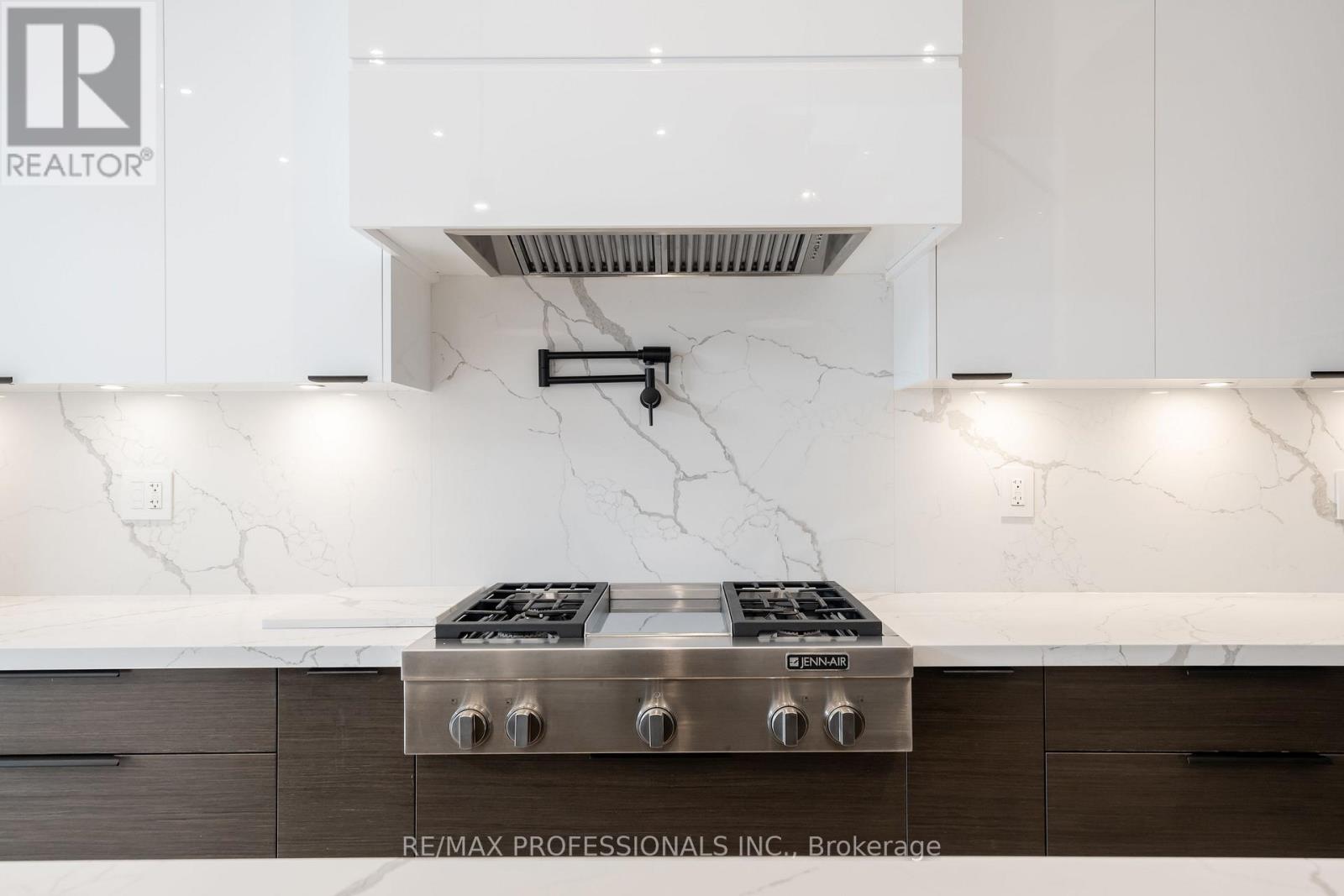 214 Aldercrest Road, Toronto, Ontario M8W 4J4 - Photo 14 - W12601244