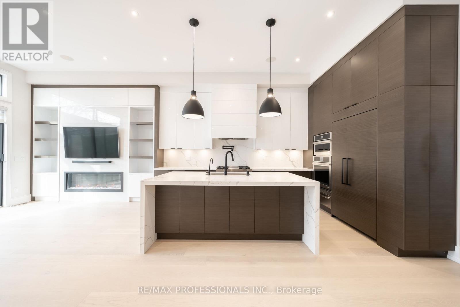 214 Aldercrest Road, Toronto, Ontario M8W 4J4 - Photo 16 - W12601244