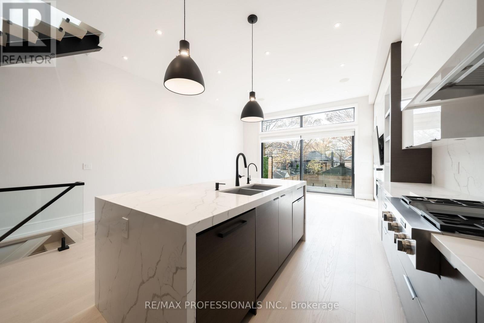 214 Aldercrest Road, Toronto, Ontario M8W 4J4 - Photo 17 - W12601244