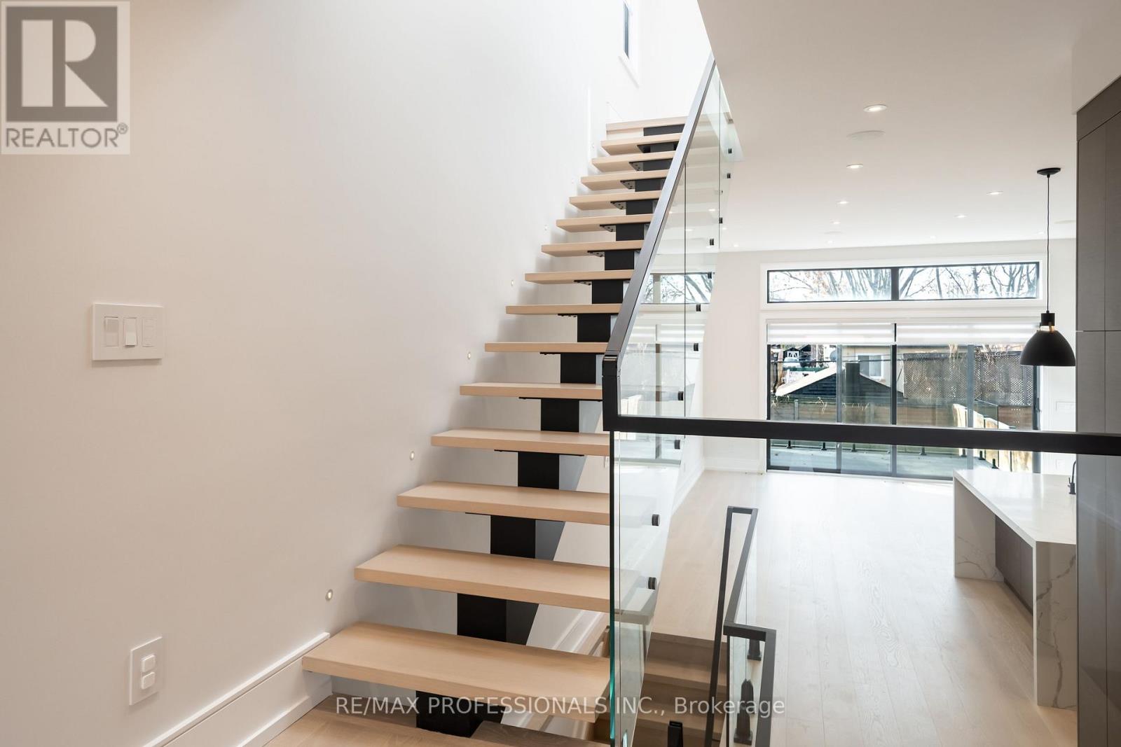 214 Aldercrest Road, Toronto, Ontario M8W 4J4 - Photo 18 - W12601244