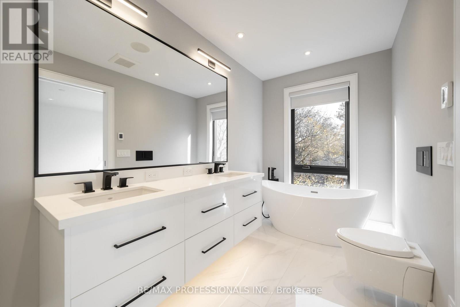 214 Aldercrest Road, Toronto, Ontario M8W 4J4 - Photo 23 - W12601244