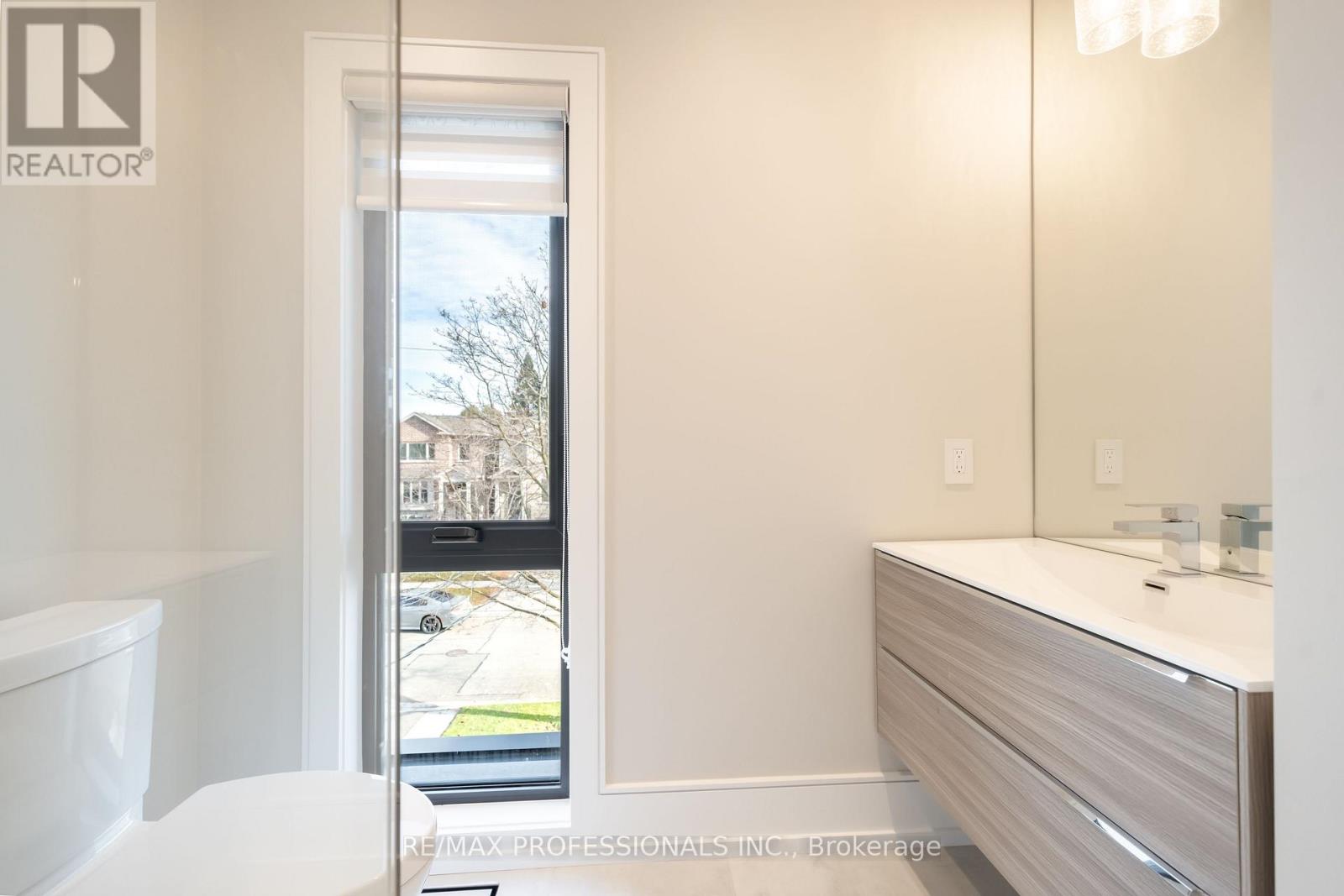 214 Aldercrest Road, Toronto, Ontario M8W 4J4 - Photo 29 - W12601244