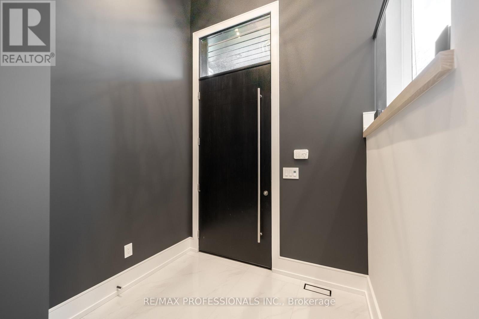 214 Aldercrest Road, Toronto, Ontario M8W 4J4 - Photo 3 - W12601244