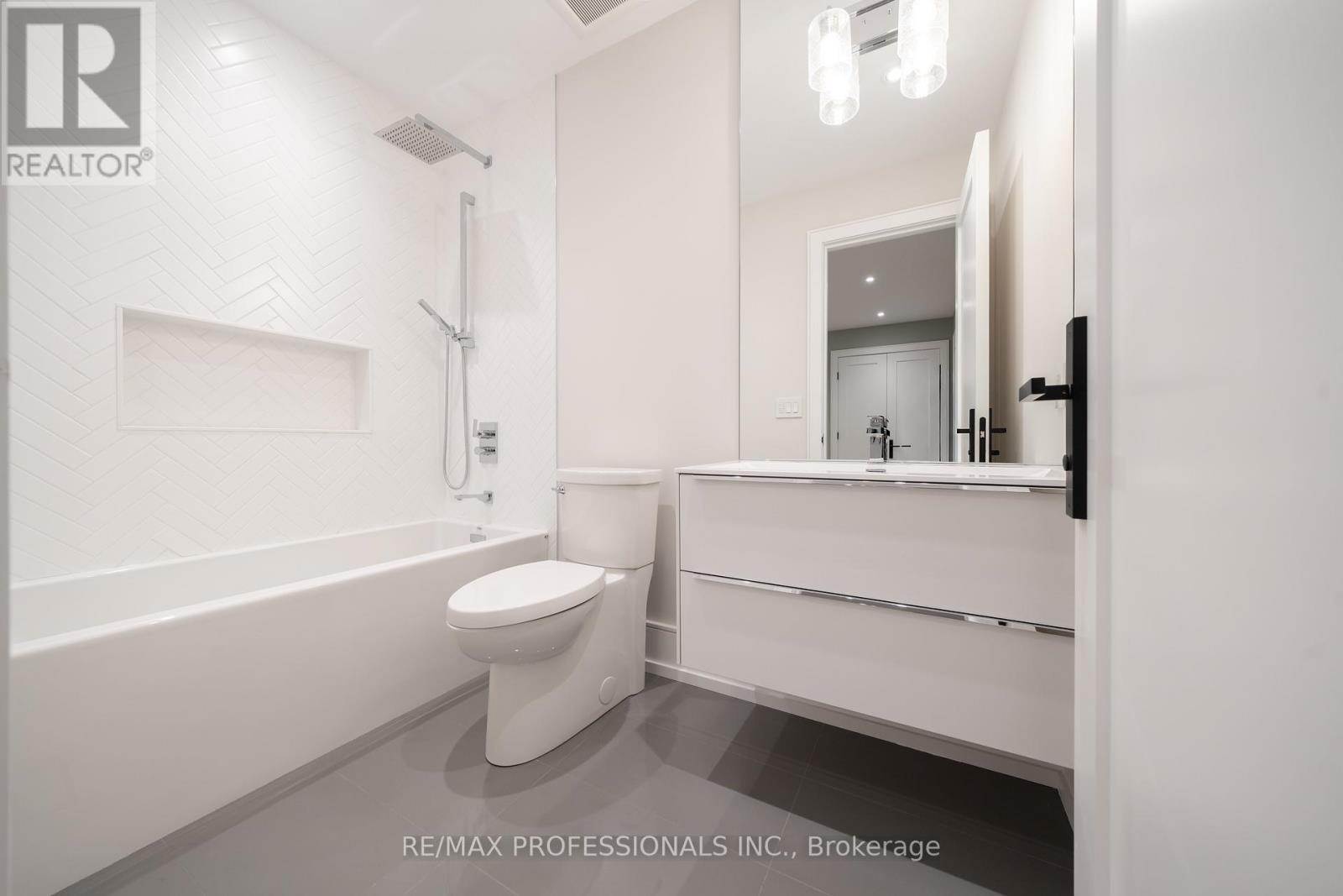 214 Aldercrest Road, Toronto, Ontario M8W 4J4 - Photo 32 - W12601244