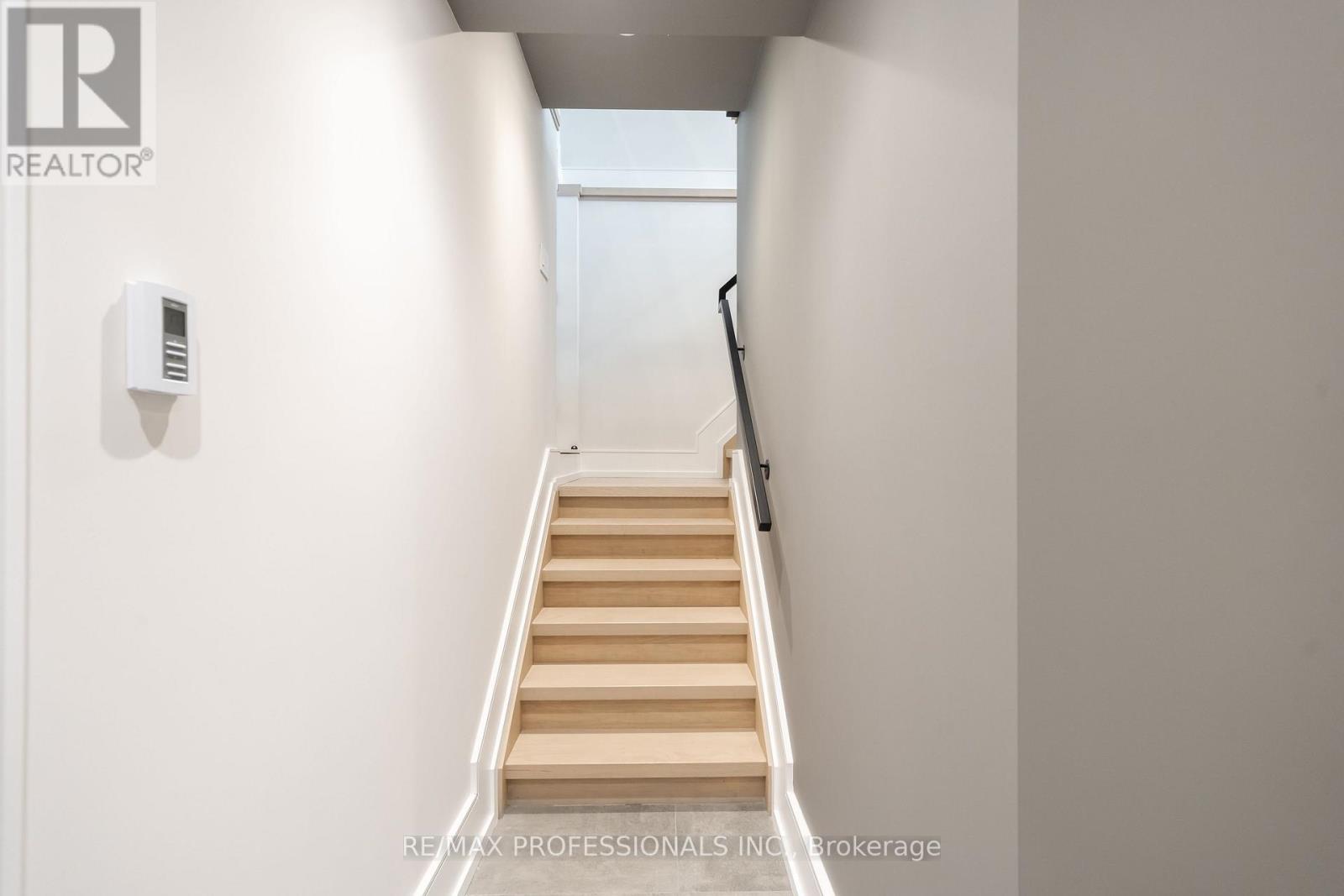 214 Aldercrest Road, Toronto, Ontario M8W 4J4 - Photo 34 - W12601244