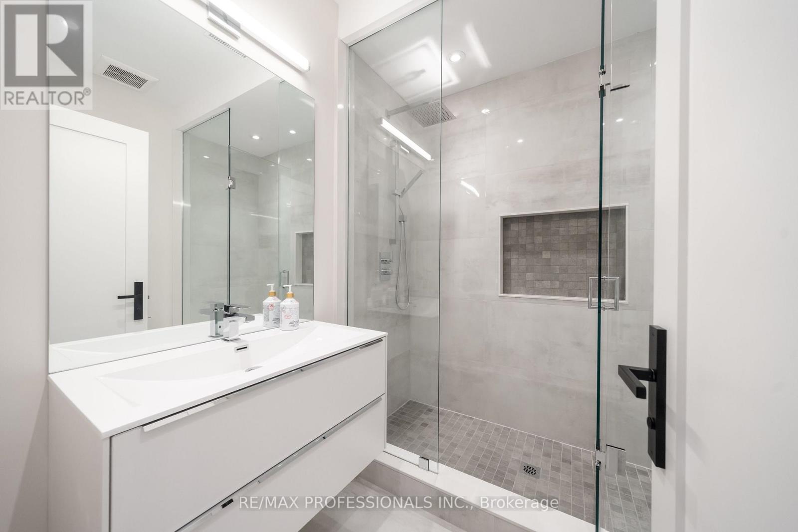 214 Aldercrest Road, Toronto, Ontario M8W 4J4 - Photo 37 - W12601244