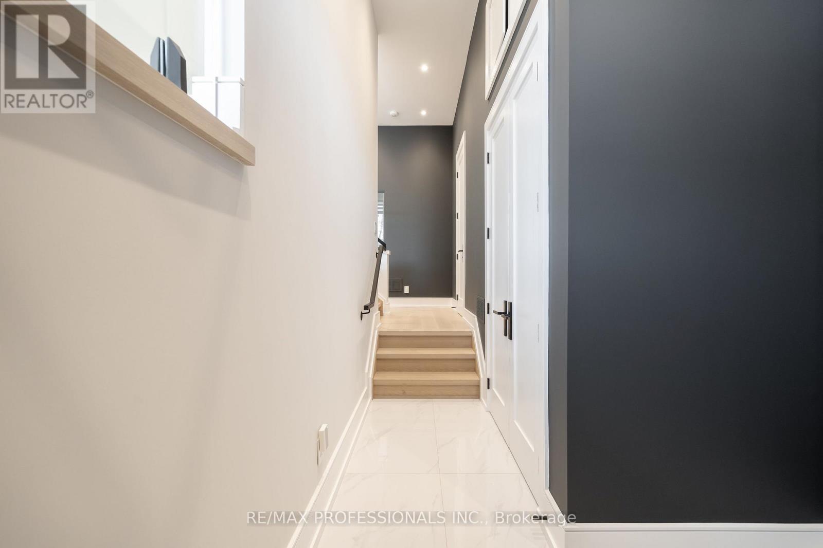 214 Aldercrest Road, Toronto, Ontario M8W 4J4 - Photo 4 - W12601244