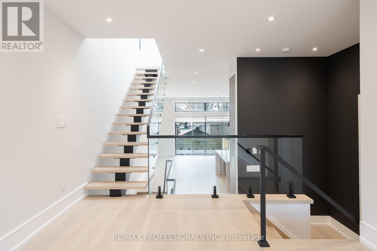 214 Aldercrest Road, Toronto, Ontario M8W 4J4 - Photo 8 - W12601244