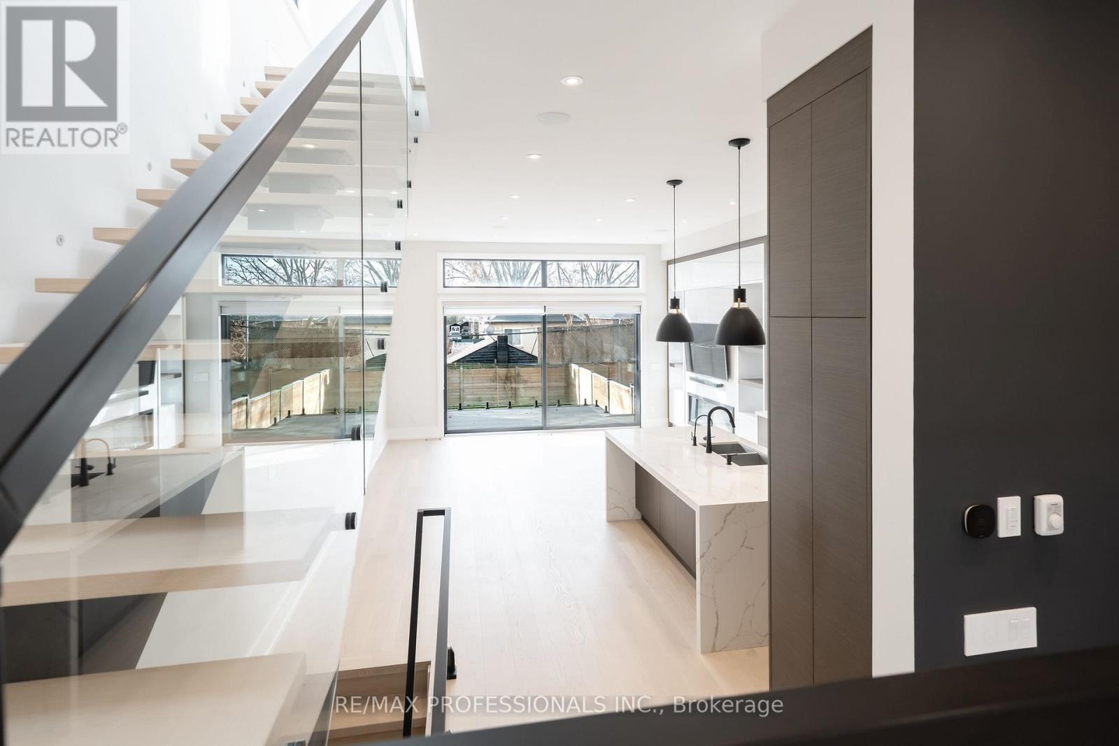 214 Aldercrest Road, Toronto, Ontario M8W 4J4 - Photo 9 - W12601244