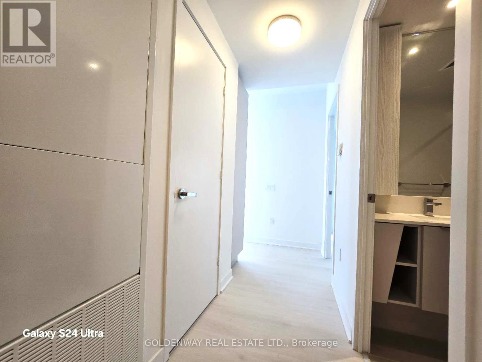 2503 - 3900 Confederation Parkway, Mississauga, Ontario L5B 0M3 - Photo 6 - W12601260